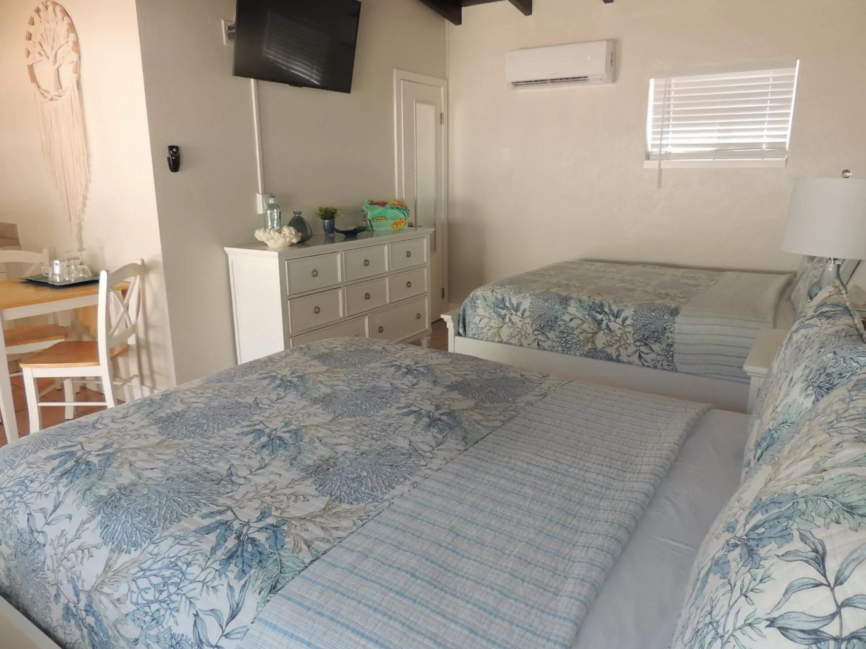 Bedroom, Bed in Sands of Islamorada