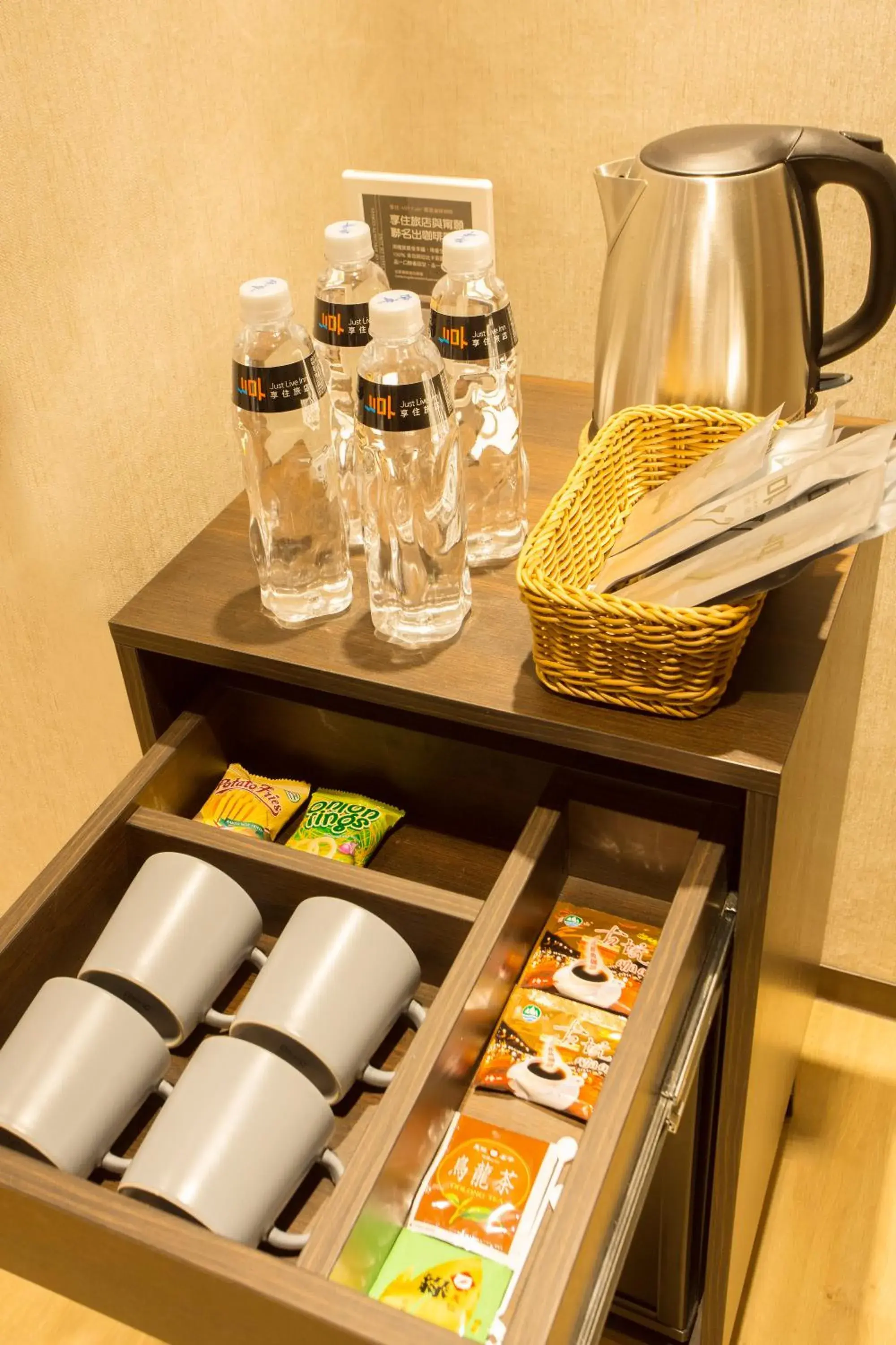 Coffee/Tea Facilities in Just Live Inn-Taipei Station