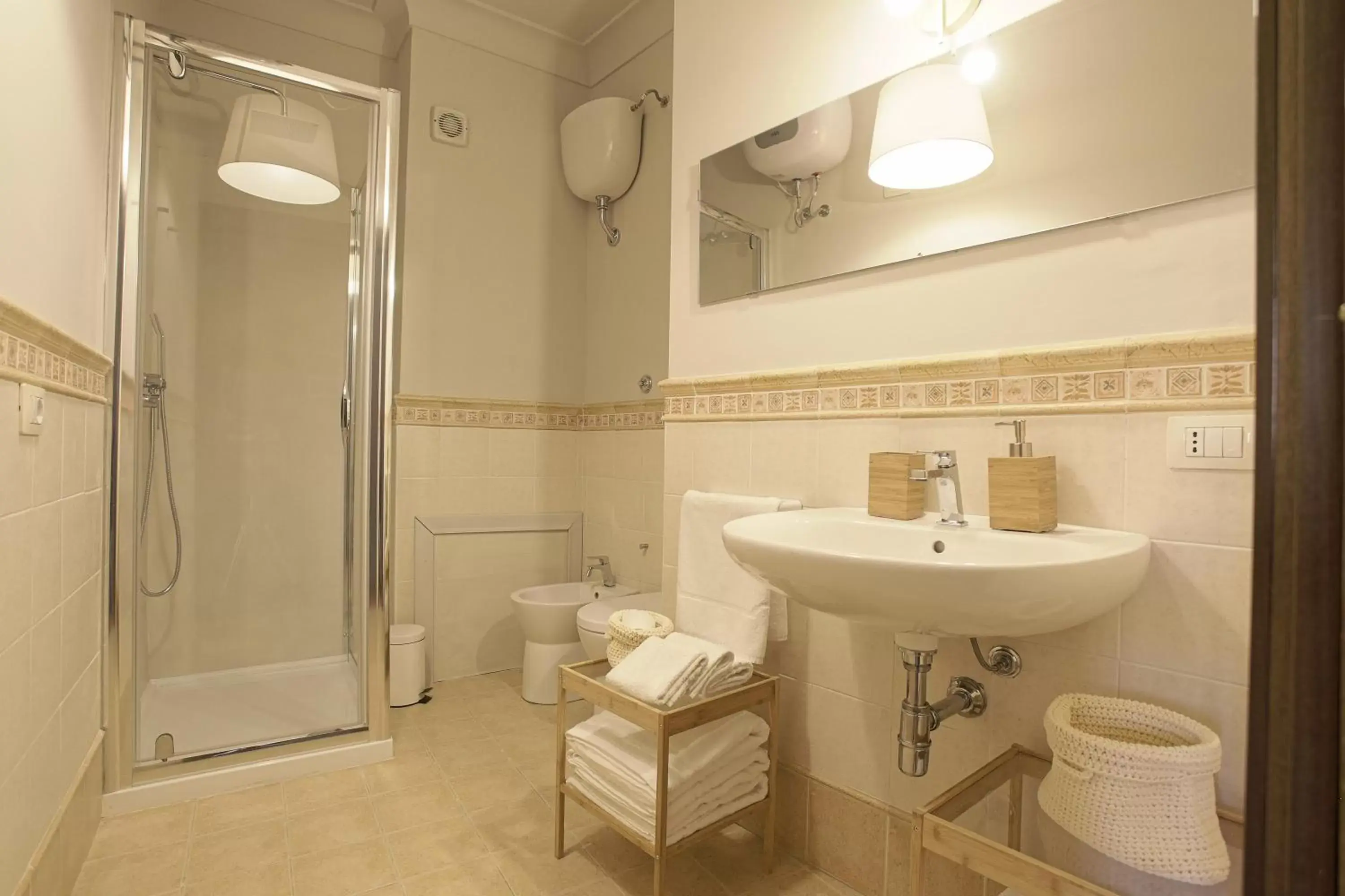 Shower, Bathroom in B&B Palazzo Bibirria