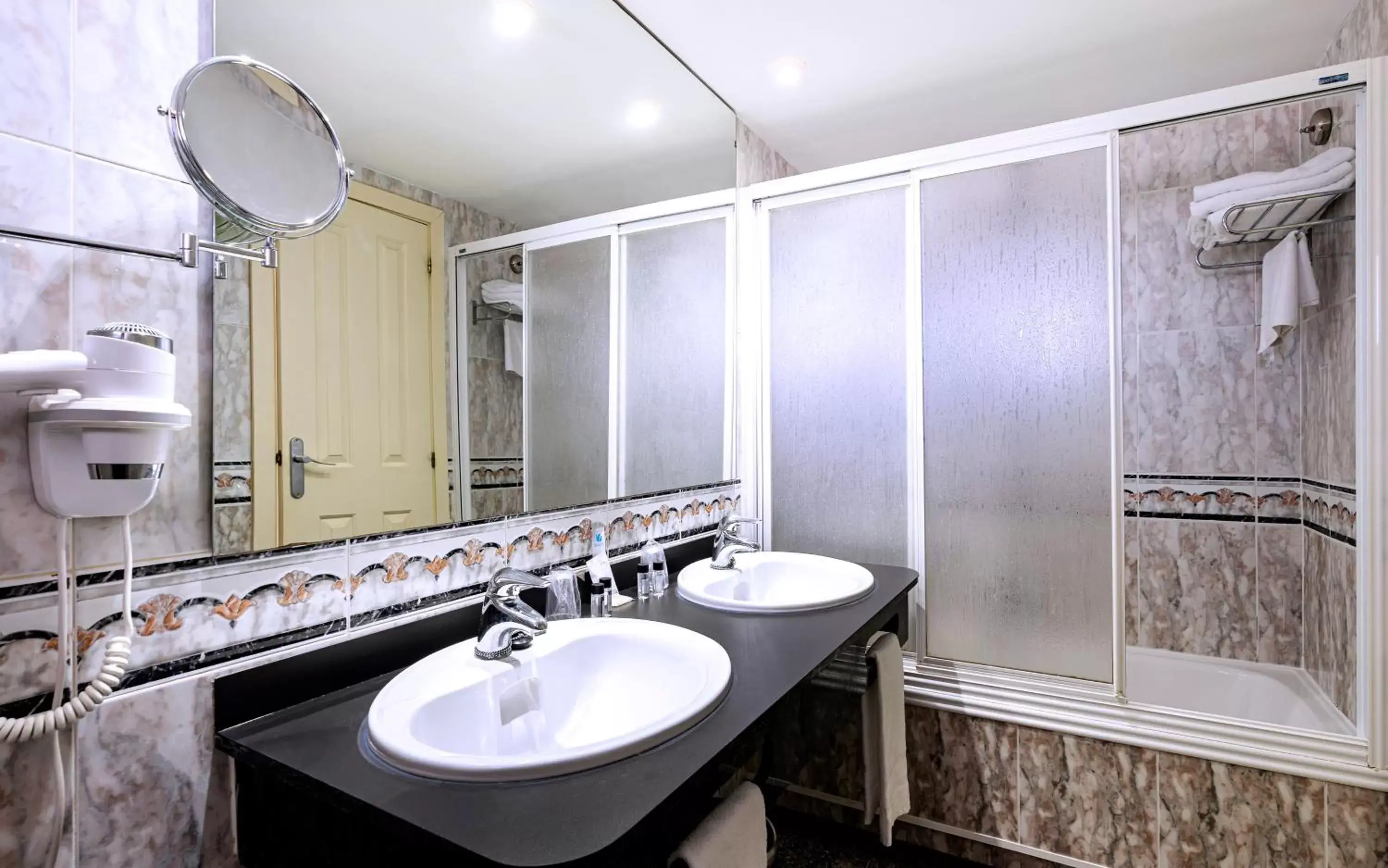 Bathroom in Marina d'Or® Hotel Marina d'Or 3*