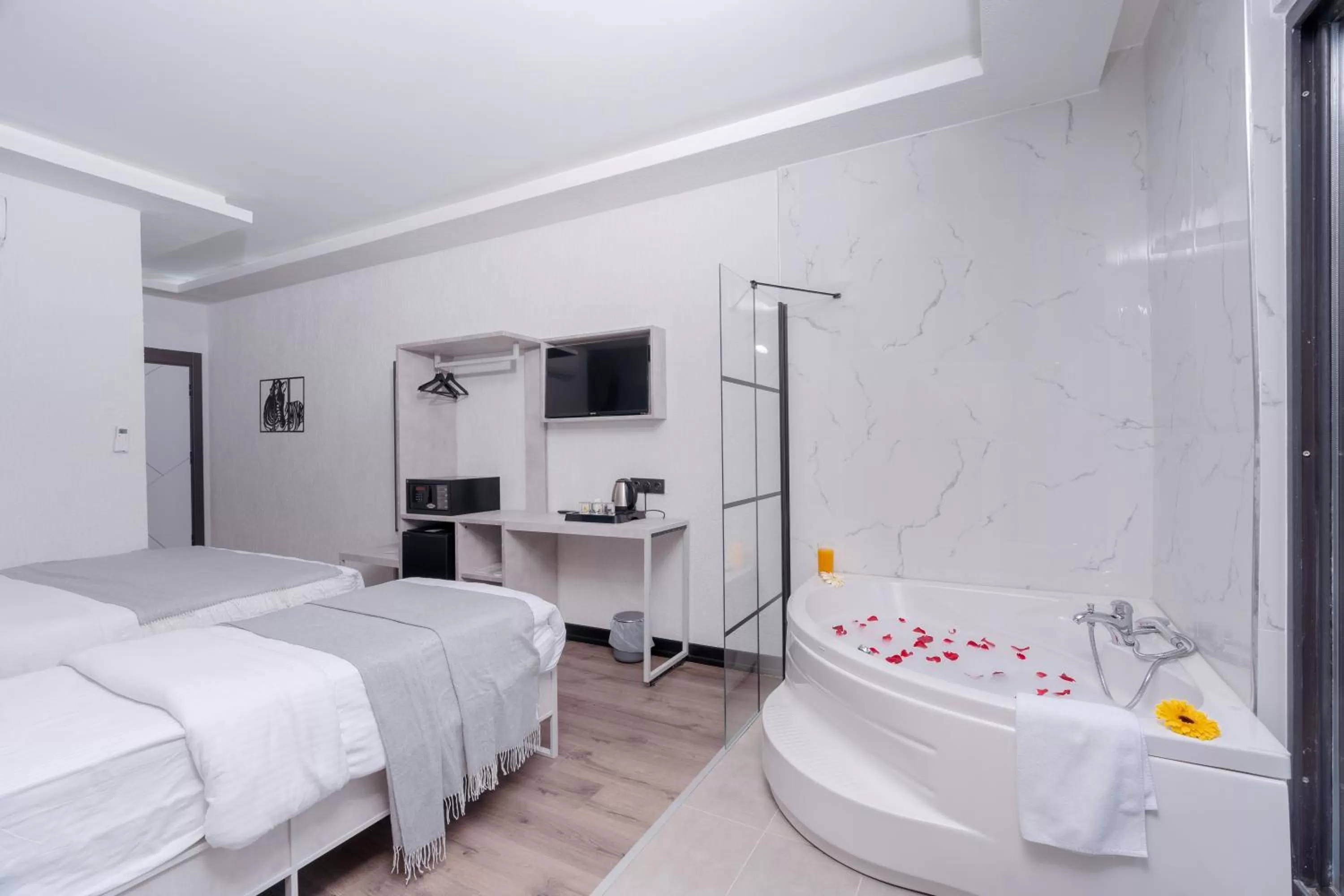 Photo of the whole room, Bed in Melanj Airport Hotel