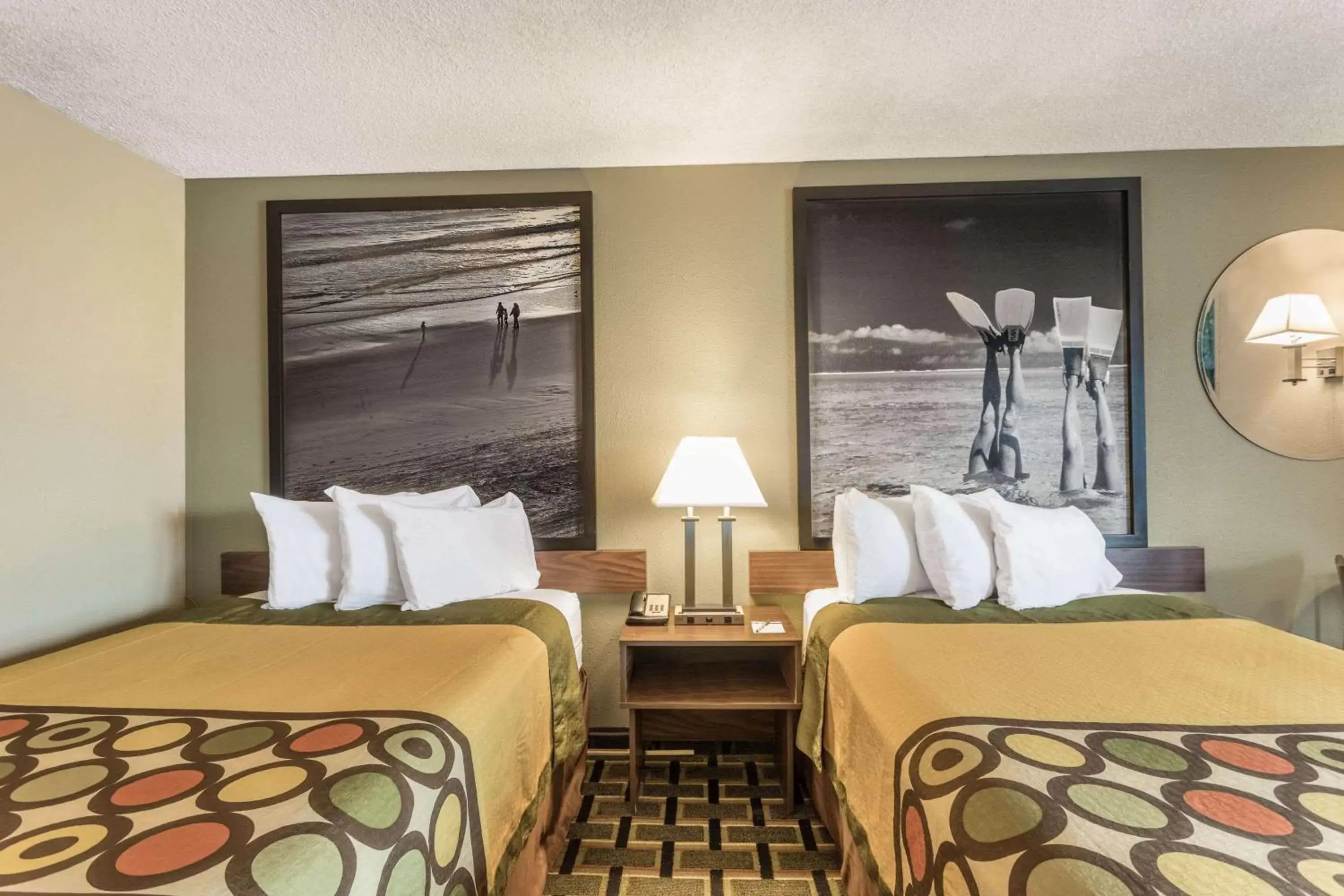 Photo of the whole room, Bed in Super 8 by Wyndham Ocala I-75