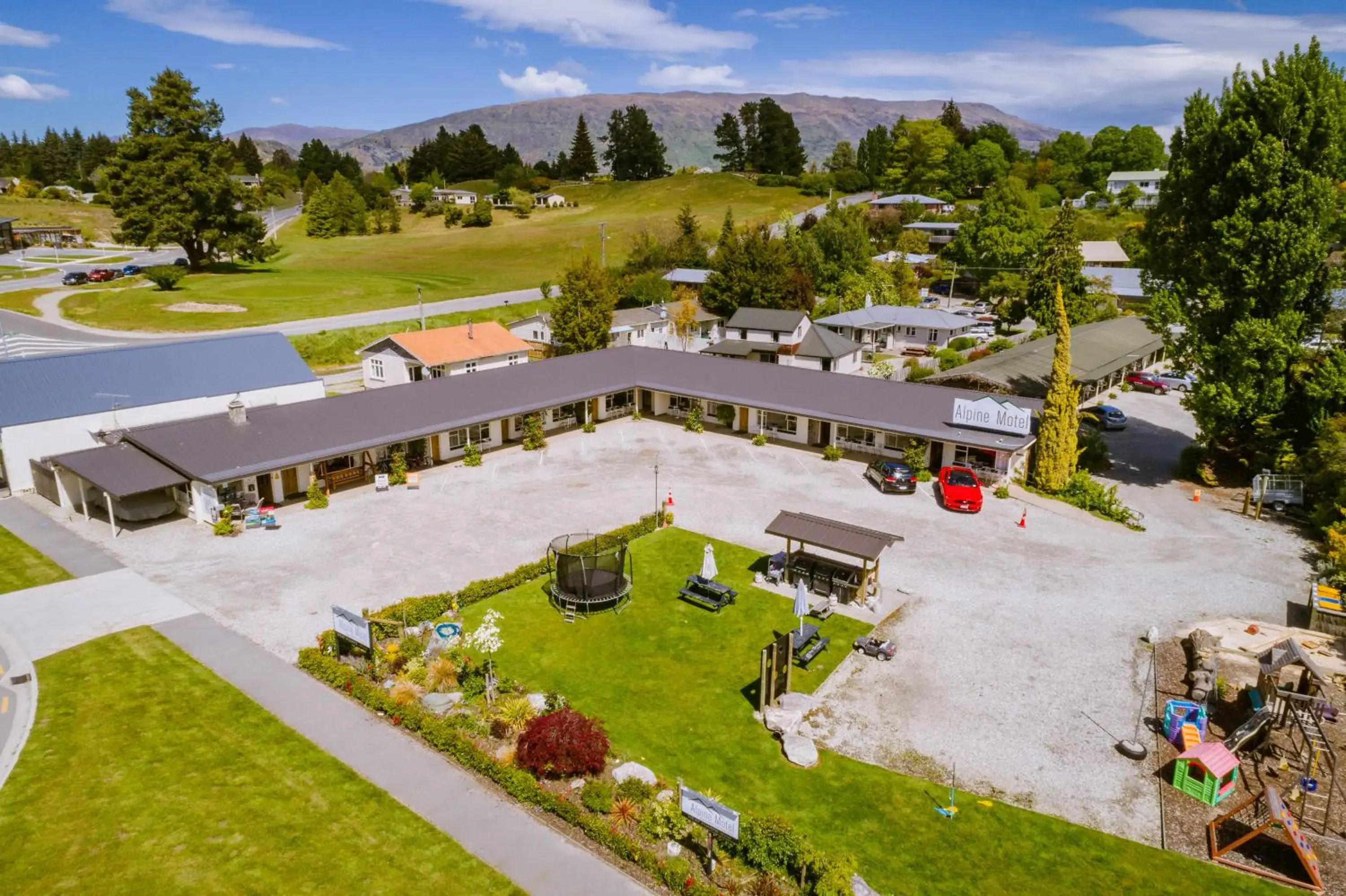 Facade/entrance, Bird's-eye View in Alpine Motel