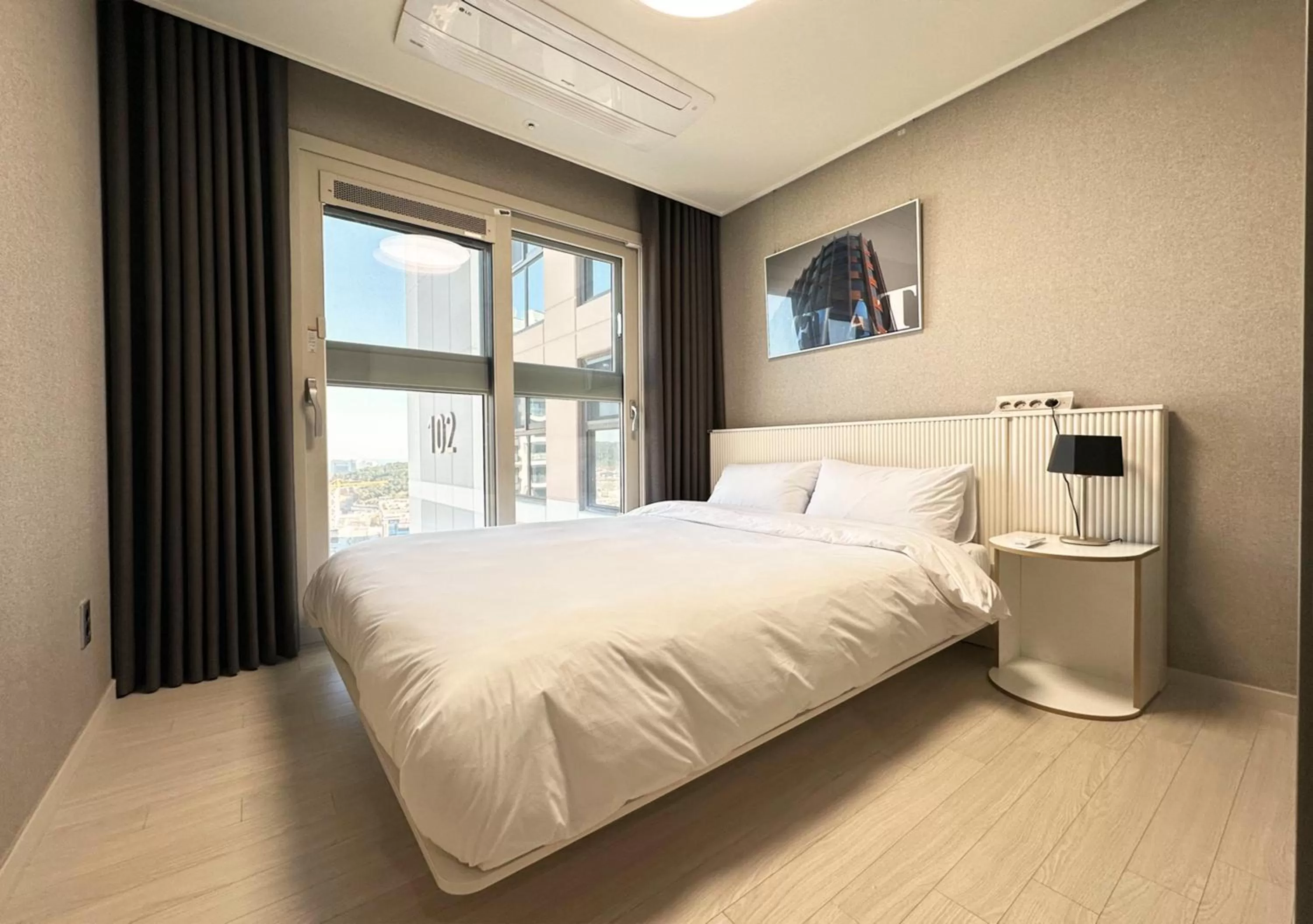 Bed in Y Collection by UH FLAT Osiria