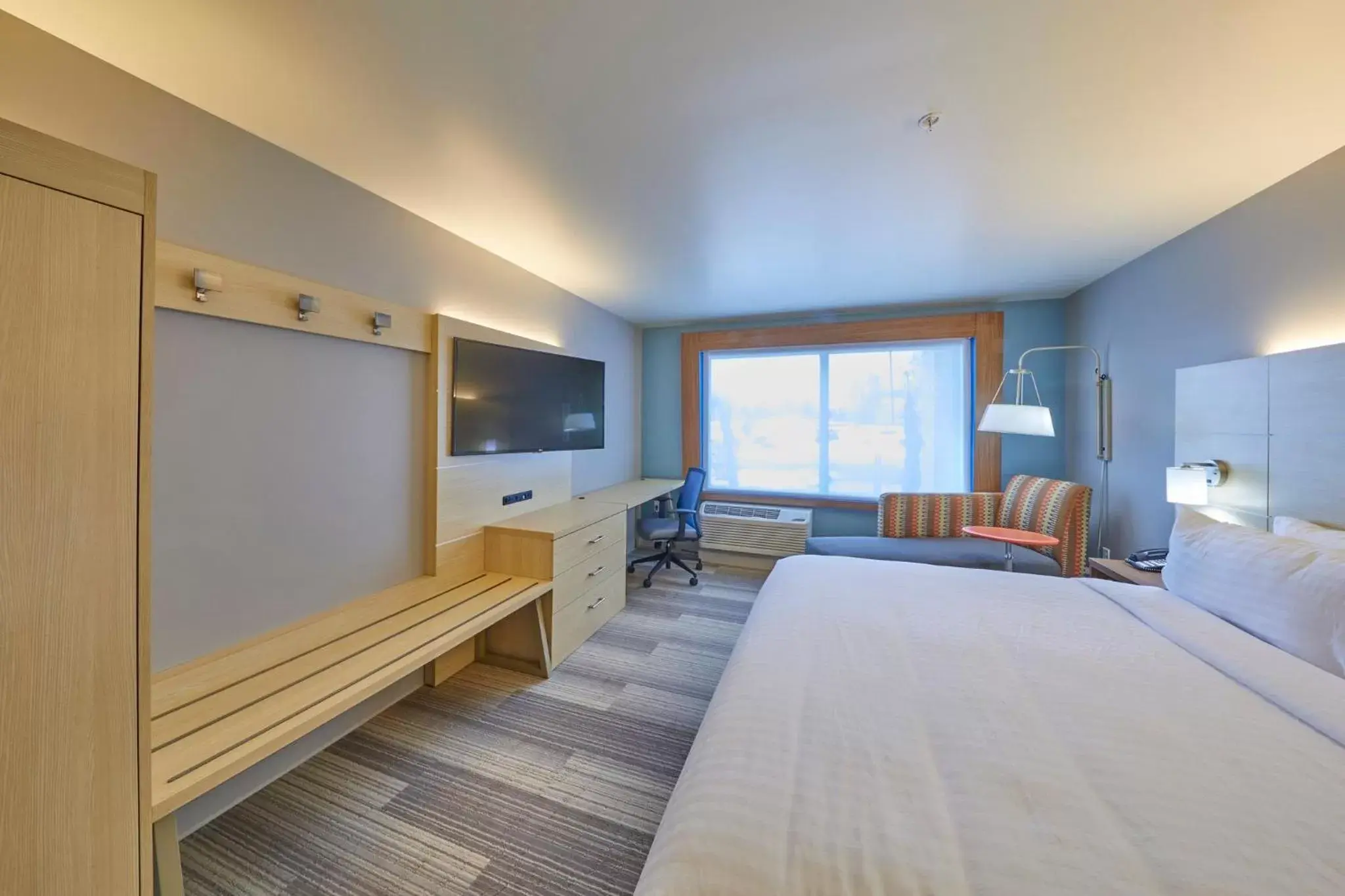 Photo of the whole room in Holiday Inn Express & Suites - Hermiston Downtown, an IHG Hotel