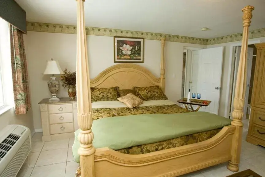 Photo of the whole room, Bed in Camelot Beach Suites