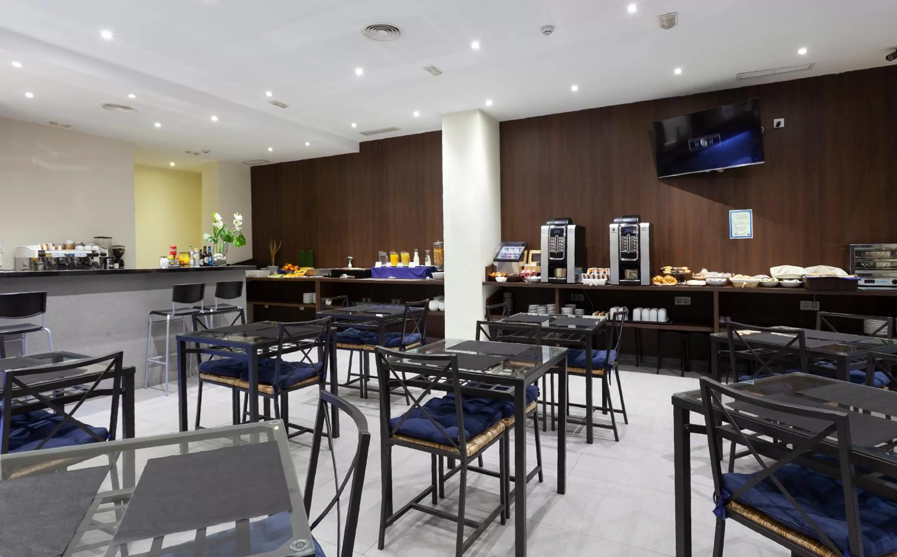 Continental breakfast in Hotel Olympia Universidades