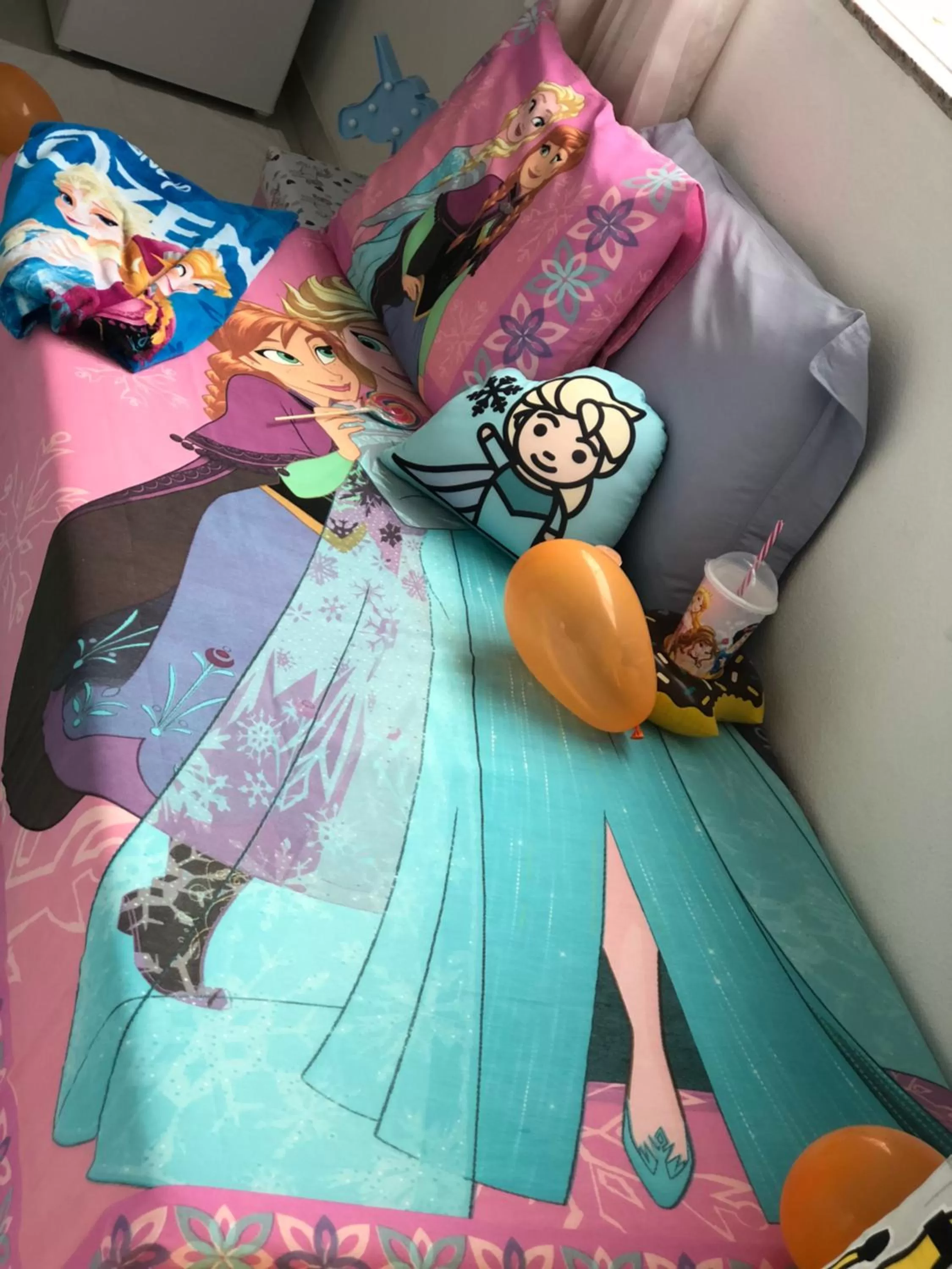 Shower, Bed in Pousada Recanto da Família