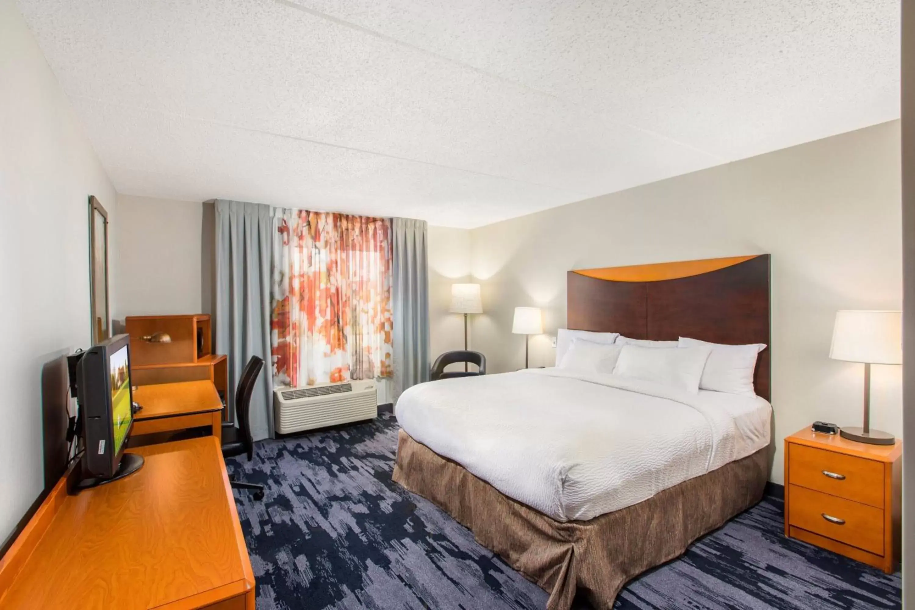Photo of the whole room, Bed in Fairfield Inn by Marriott Evansville East