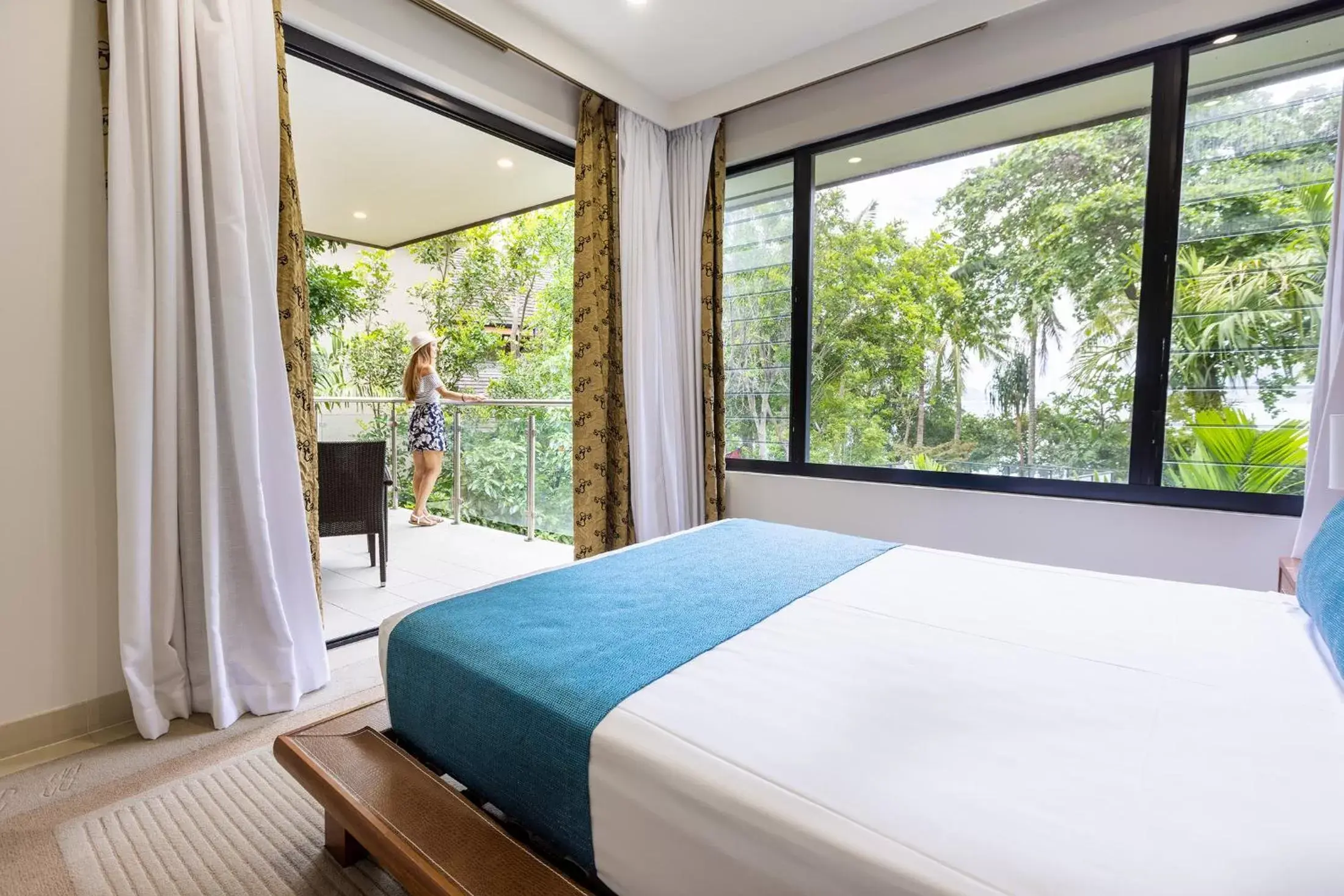 Balcony/Terrace, Bed in Fitzroy Island Resort