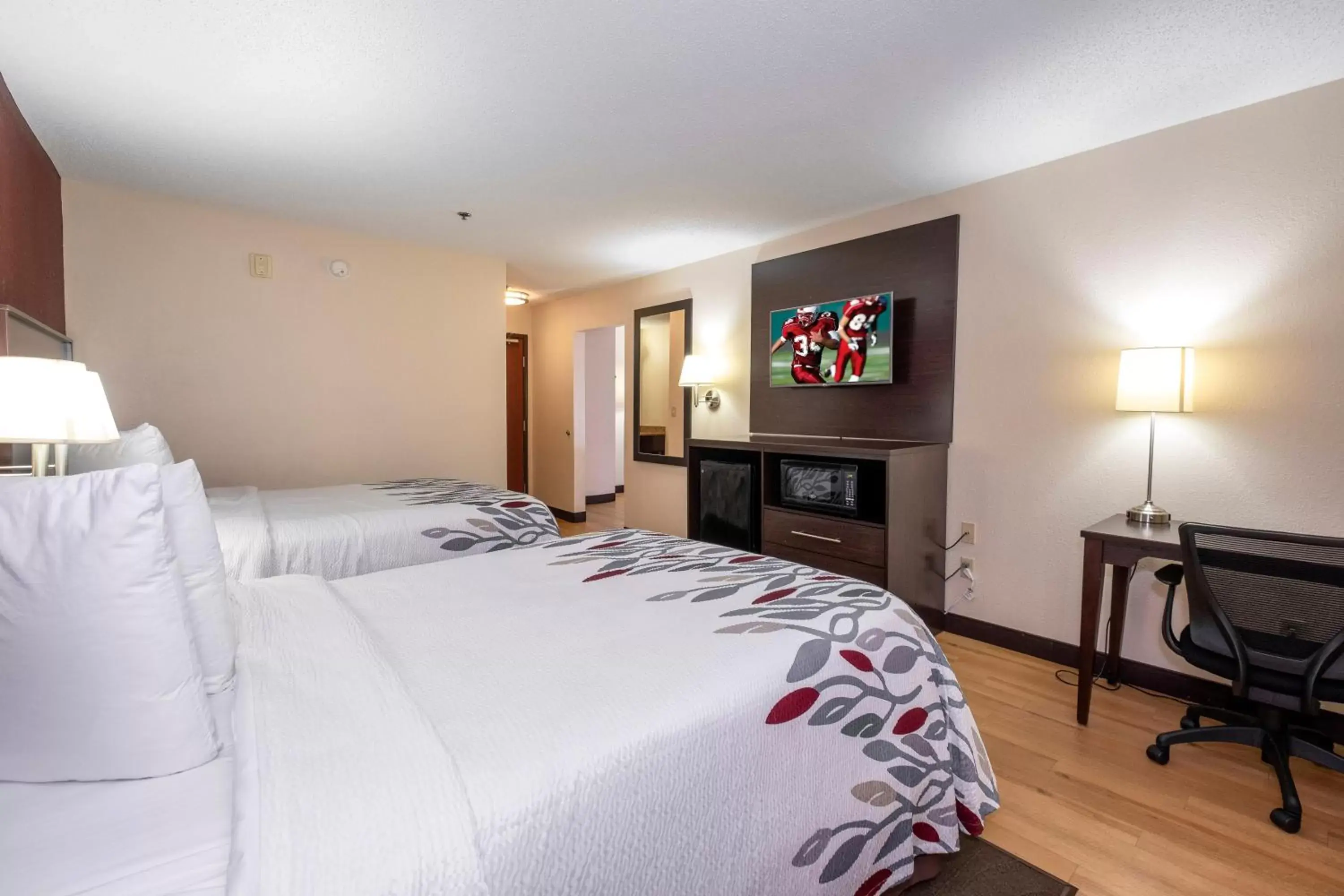 Photo of the whole room, Room Photo in Red Roof Inn Knoxville Central – Papermill Road