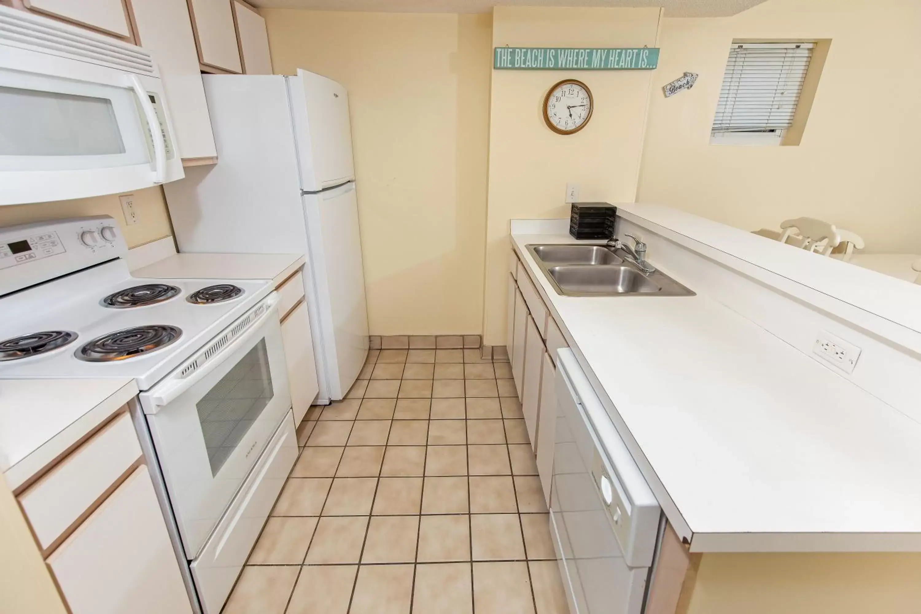 Kitchen or kitchenette, Kitchen/Kitchenette in Atlantica Resort