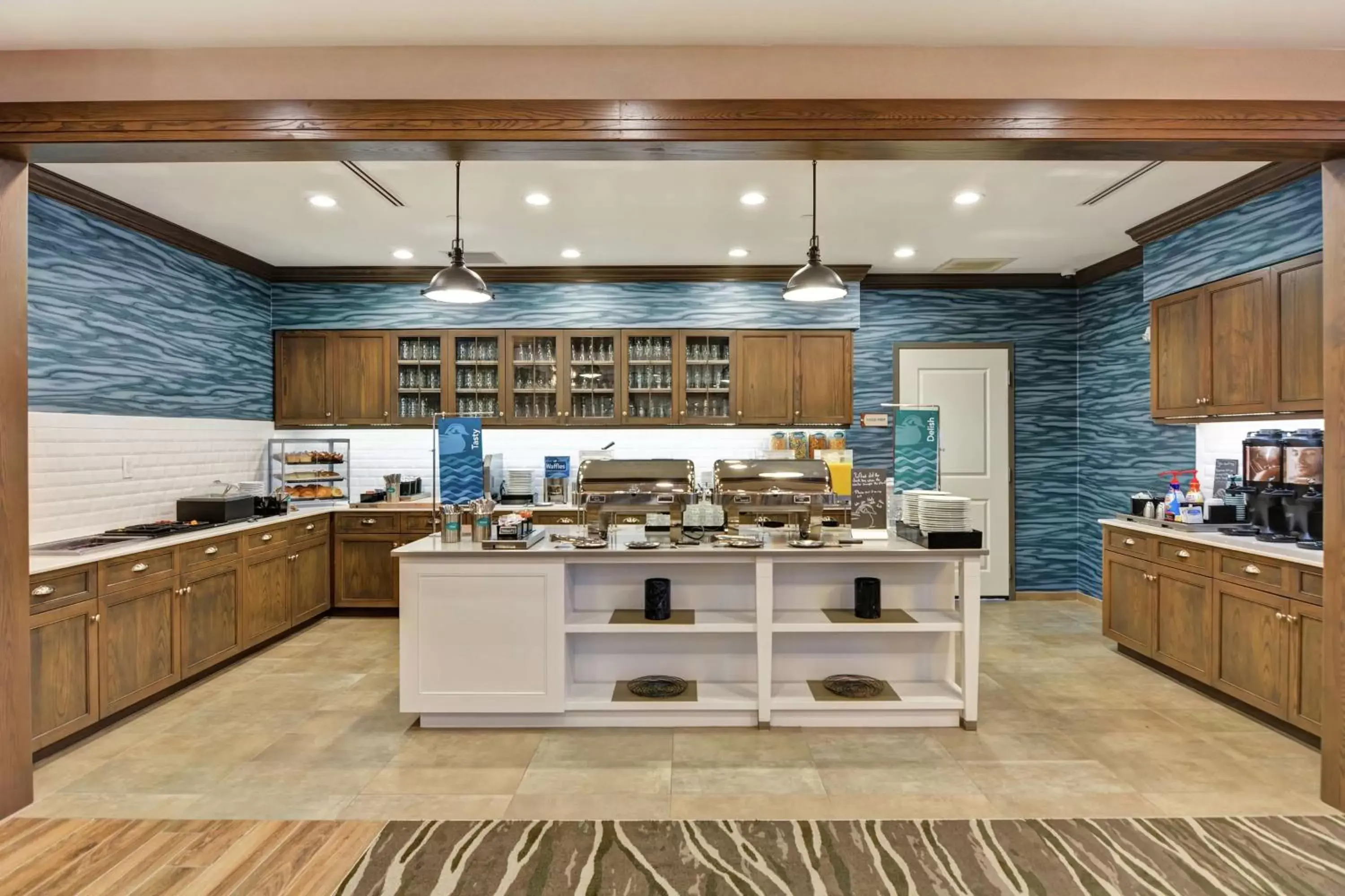 Breakfast, Kitchen/Kitchenette in Homewood Suites By Hilton Hadley Amherst