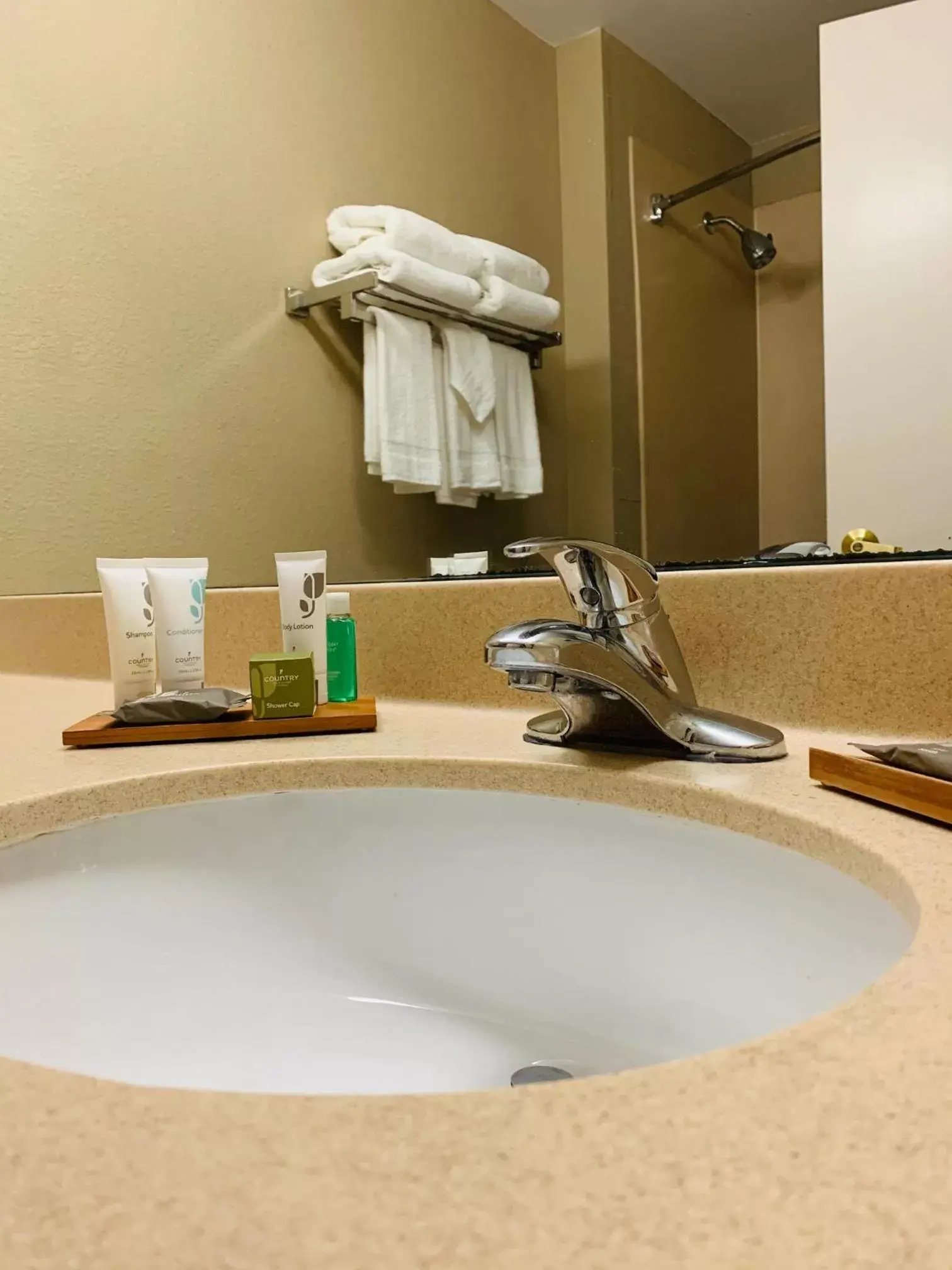 Bathroom in Country Inn & Suites by Radisson, Ithaca, NY