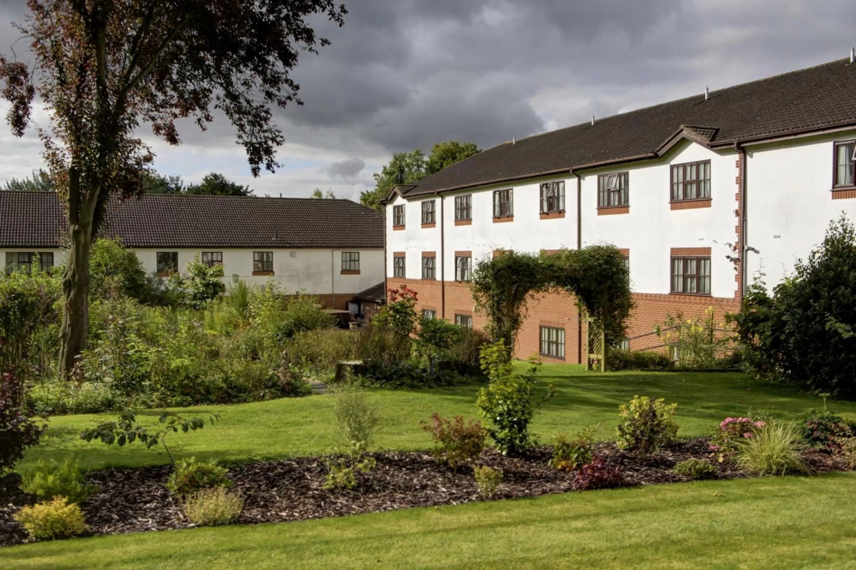Garden in Best Western Plus Ullesthorpe Court Hotel & Golf Club