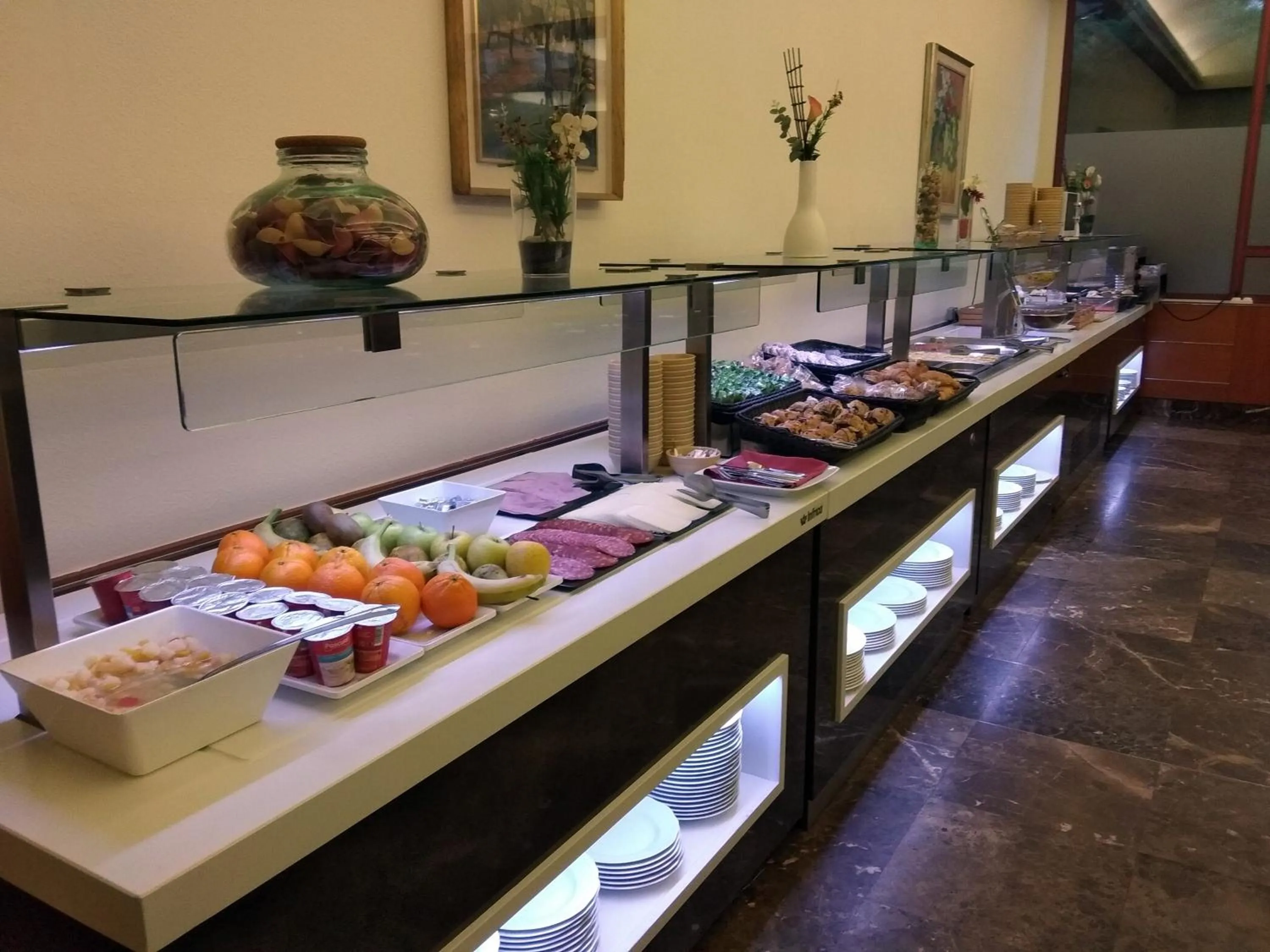 Breakfast in Hotel & Aparthotel Cosmos