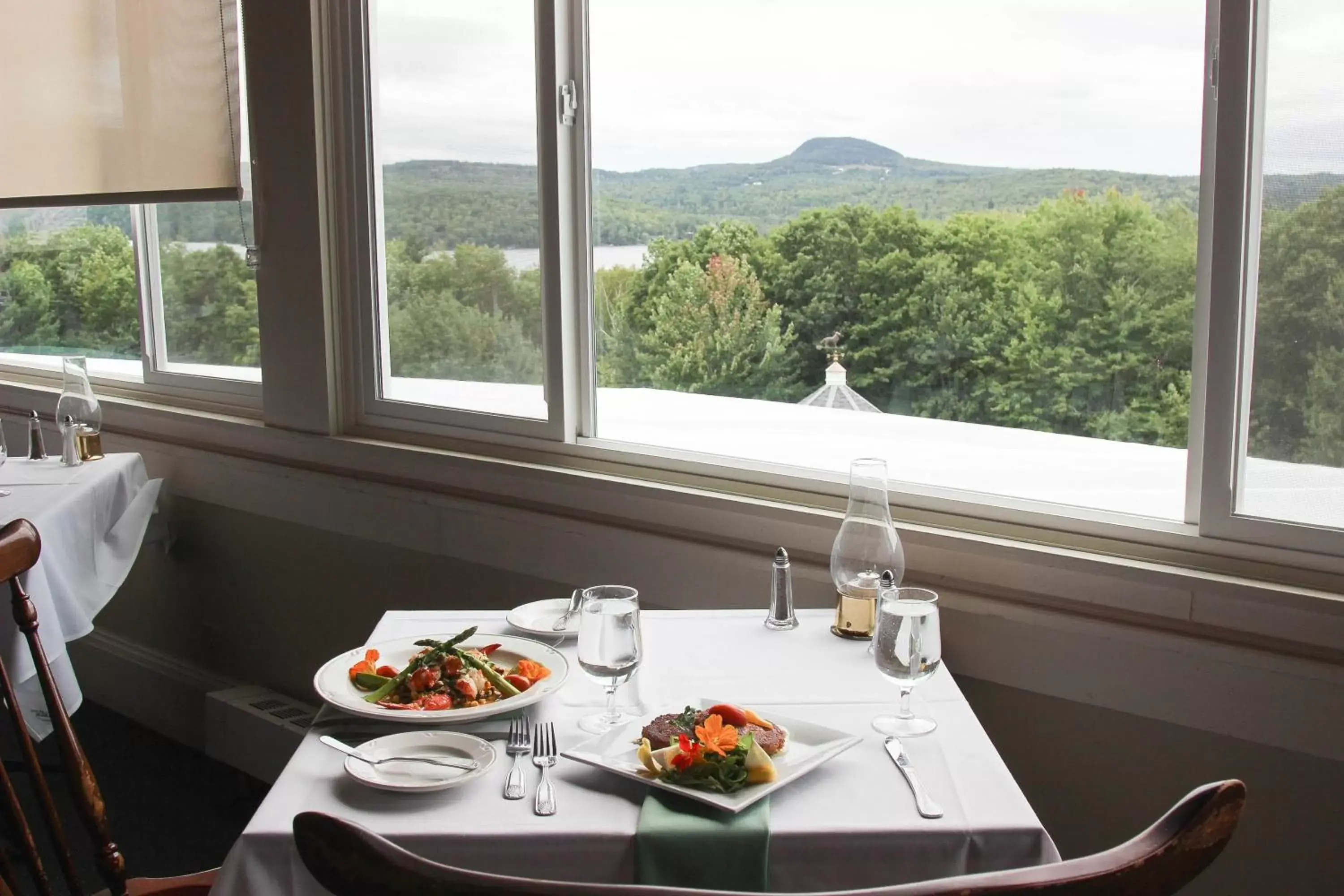 Restaurant/places to eat, Mountain View in The Lucerne Inn