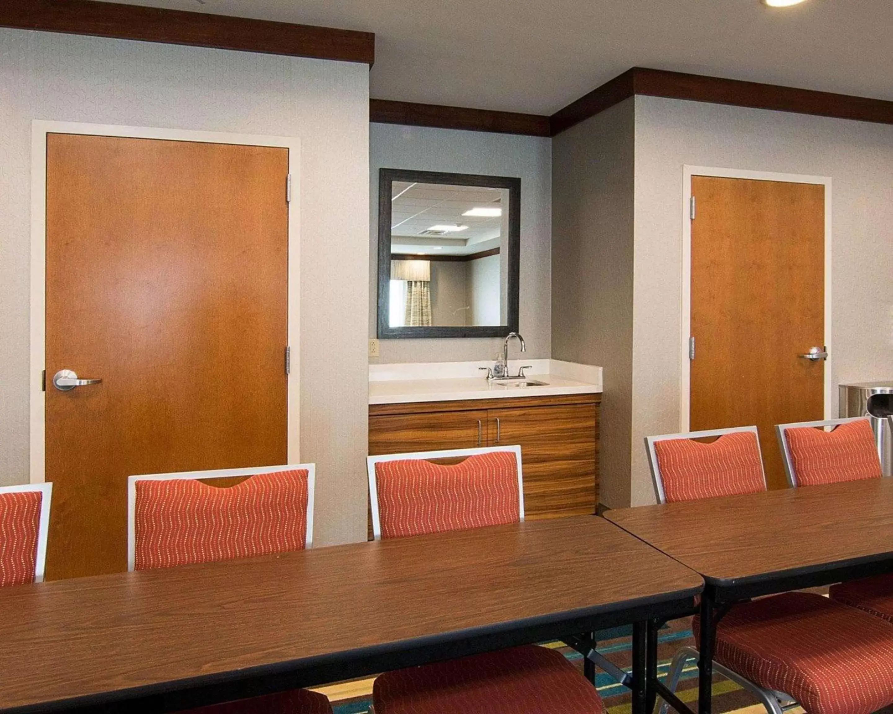 On site, Dining Area in Comfort Suites Bossier City