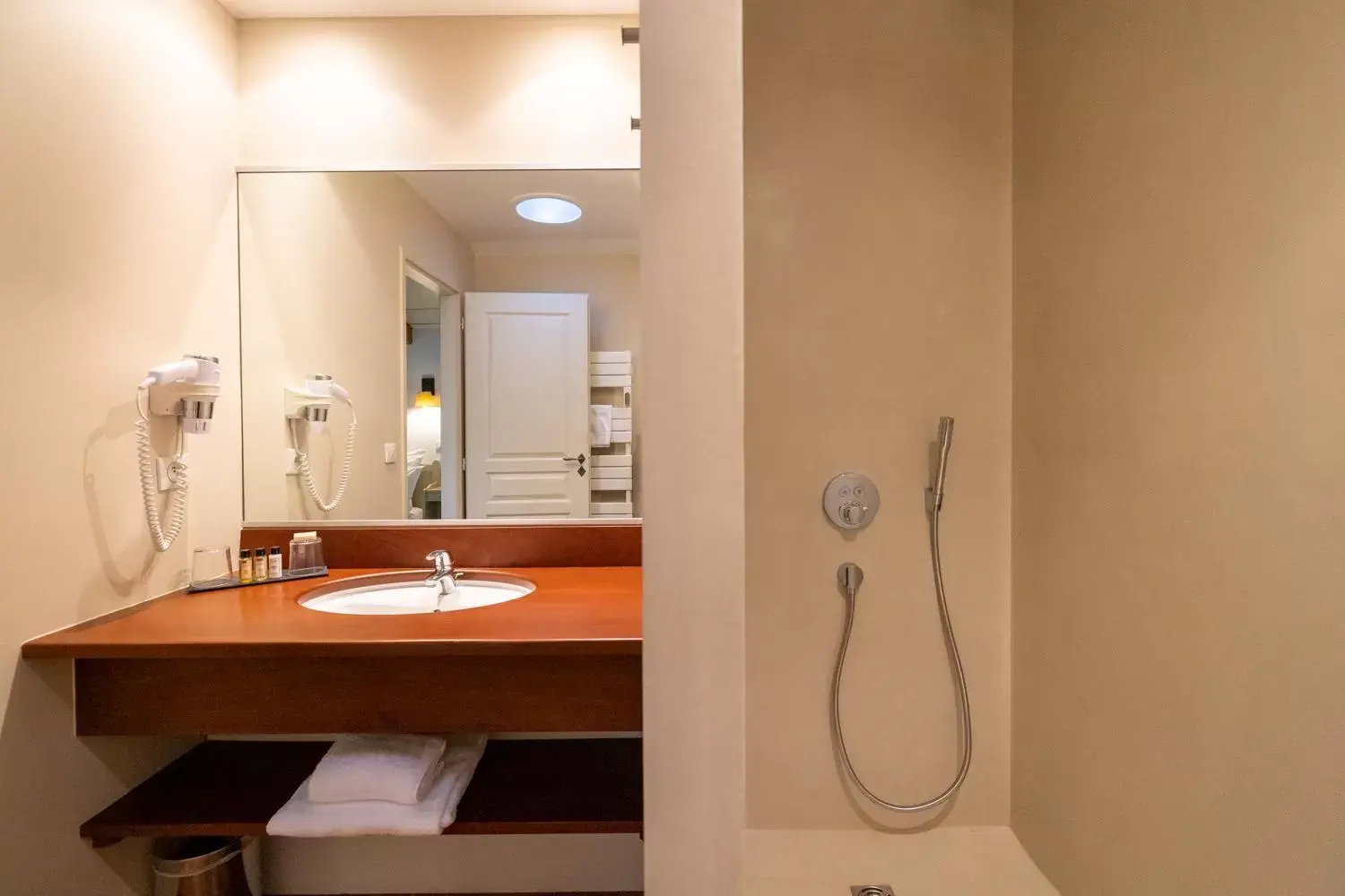 Bathroom in Hotel La Maison Oppoca