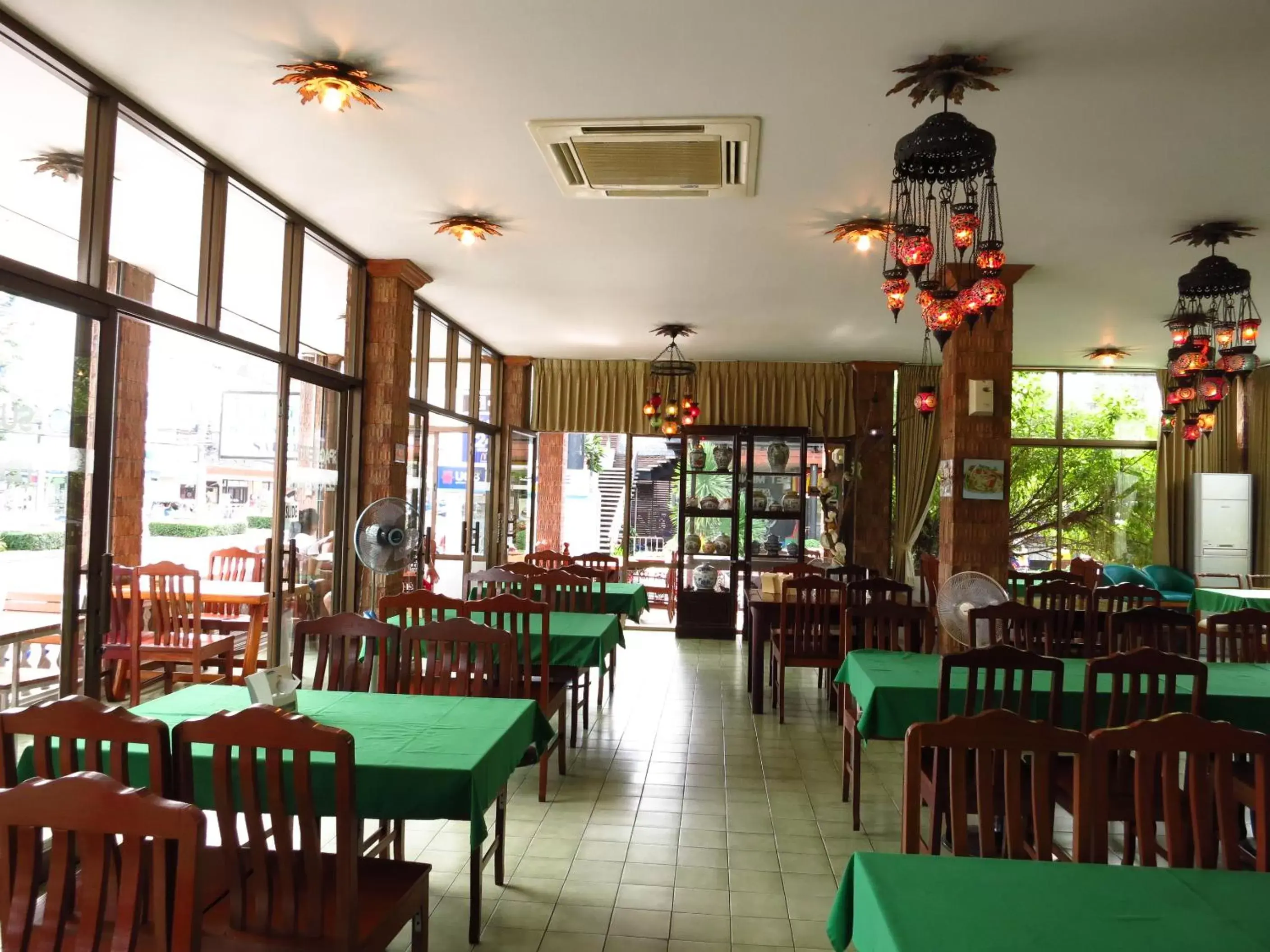 Restaurant/Places to Eat in Sirin Hotel Hua Hin