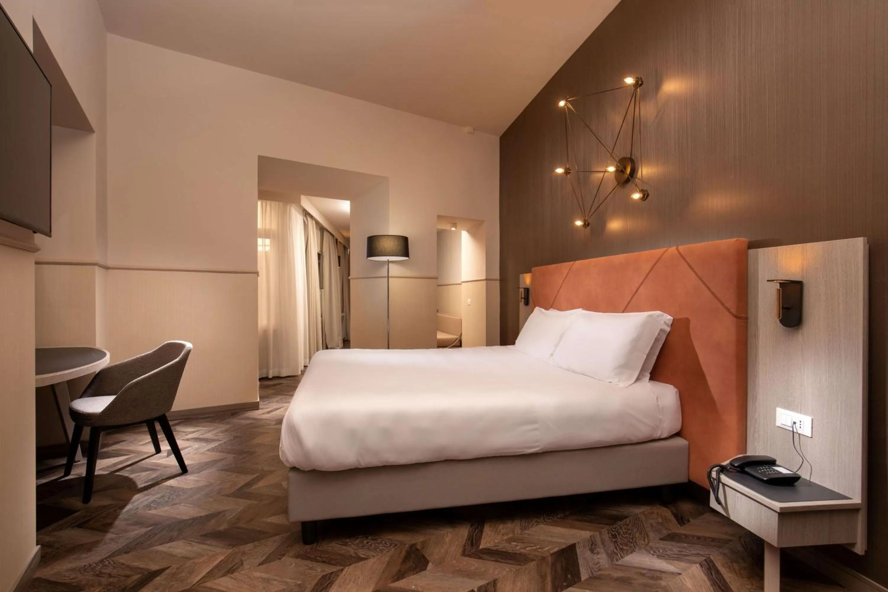 Living room, Bed in Cosmopolita Hotel Rome, Tapestry Collection by Hilton