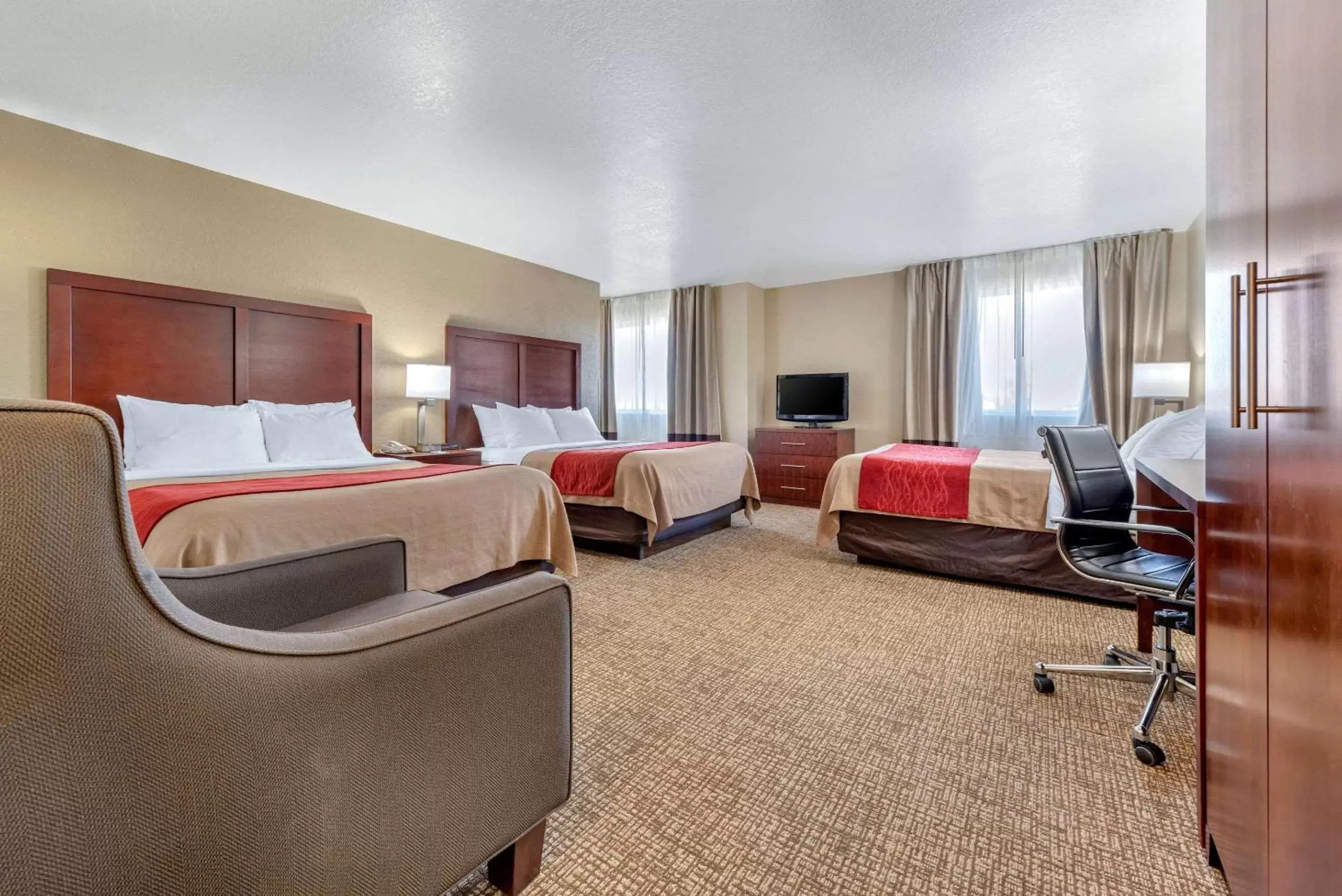 Photo of the whole room, Seating Area in Comfort Inn Fremont