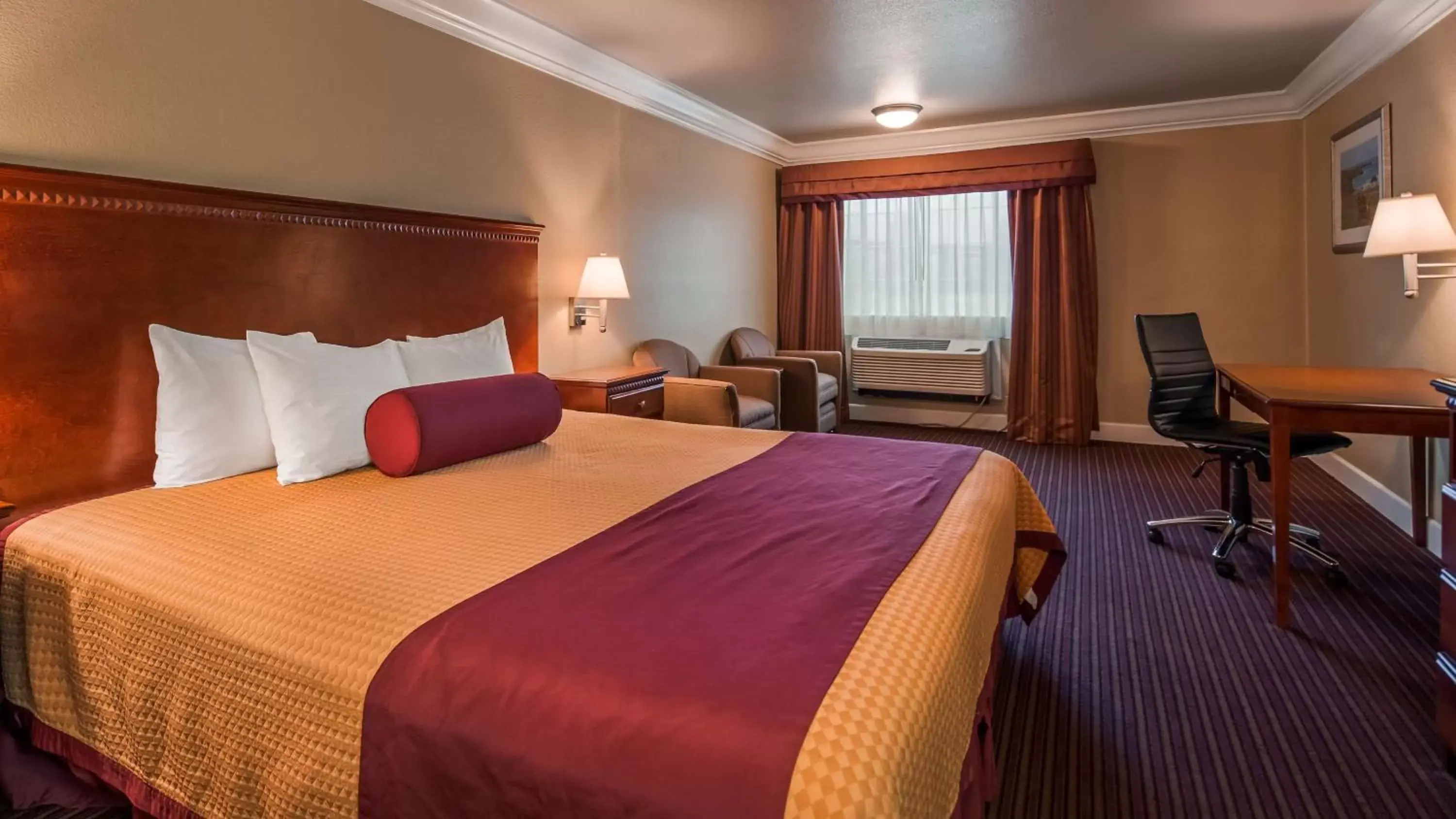 Photo of the whole room, Bed in Best Western Willits Inn