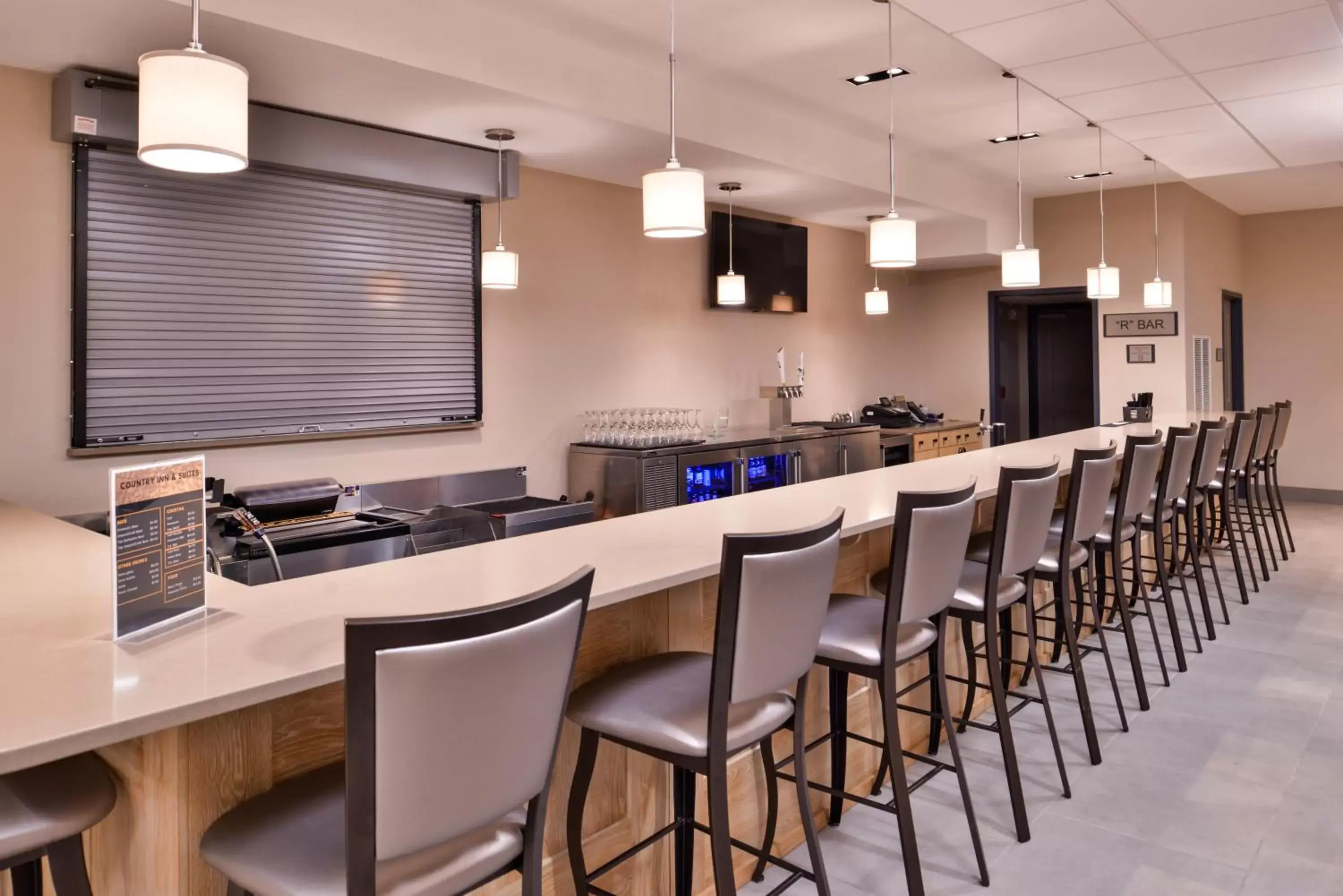 Lounge or bar in Country Inn & Suites by Radisson, Ft. Atkinson, WI