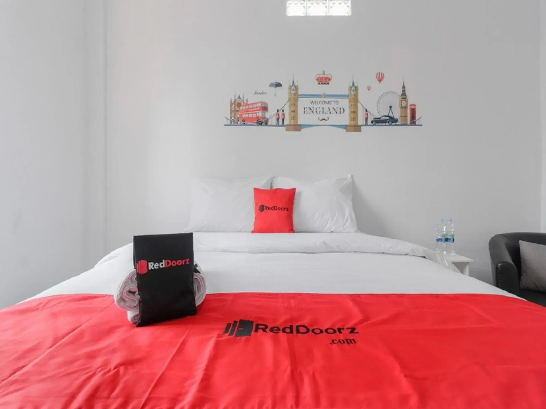 Bedroom, Bed in RedDoorz Plus near Taman Rasuna Menteng