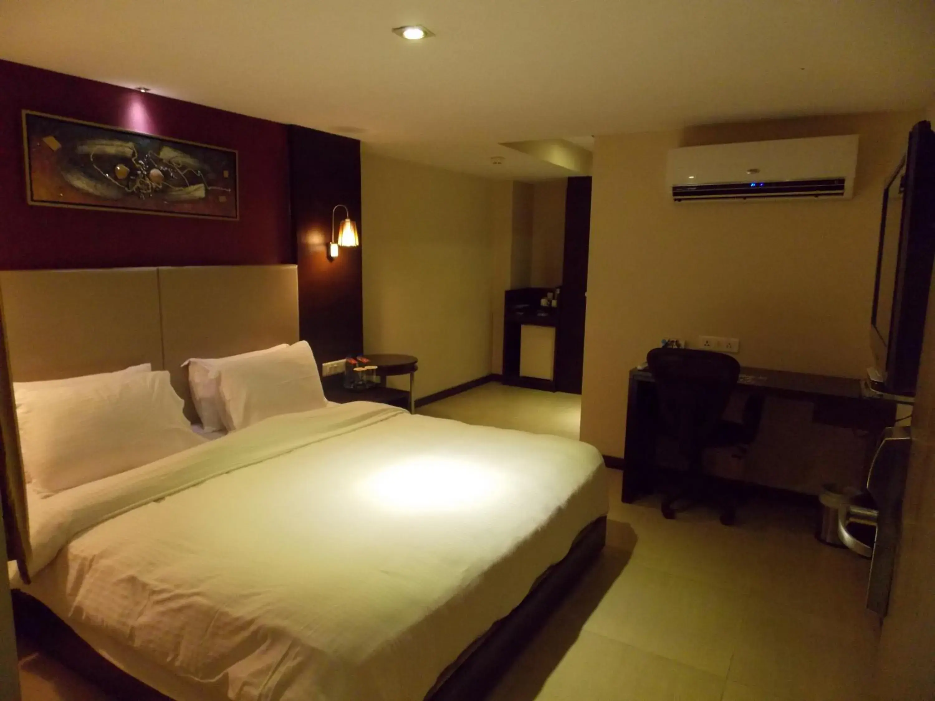 Photo of the whole room, Bed in Lords Plaza Surat