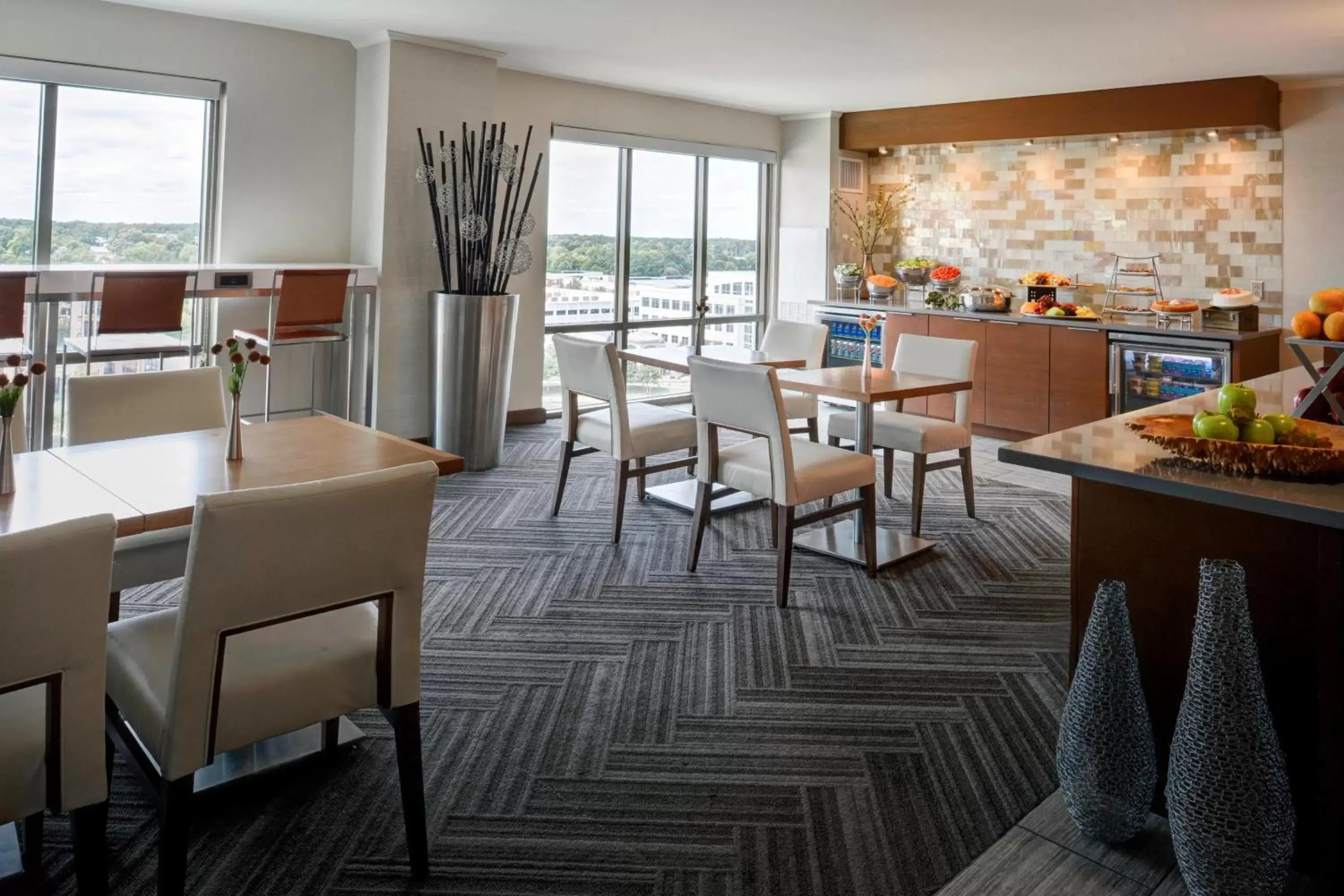 Lounge or bar in Newport News Marriott at City Center