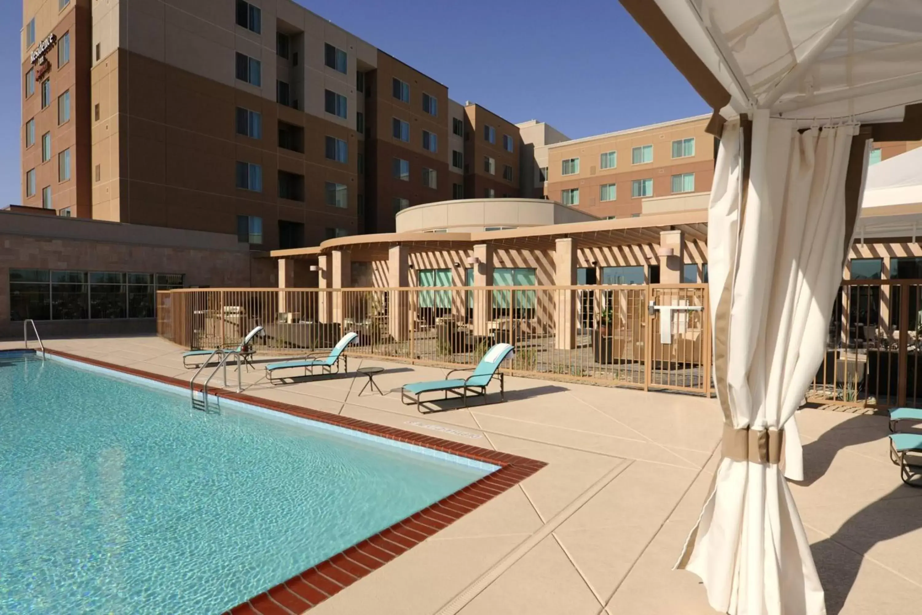 Swimming Pool in Residence Inn Phoenix Desert View at Mayo Clinic