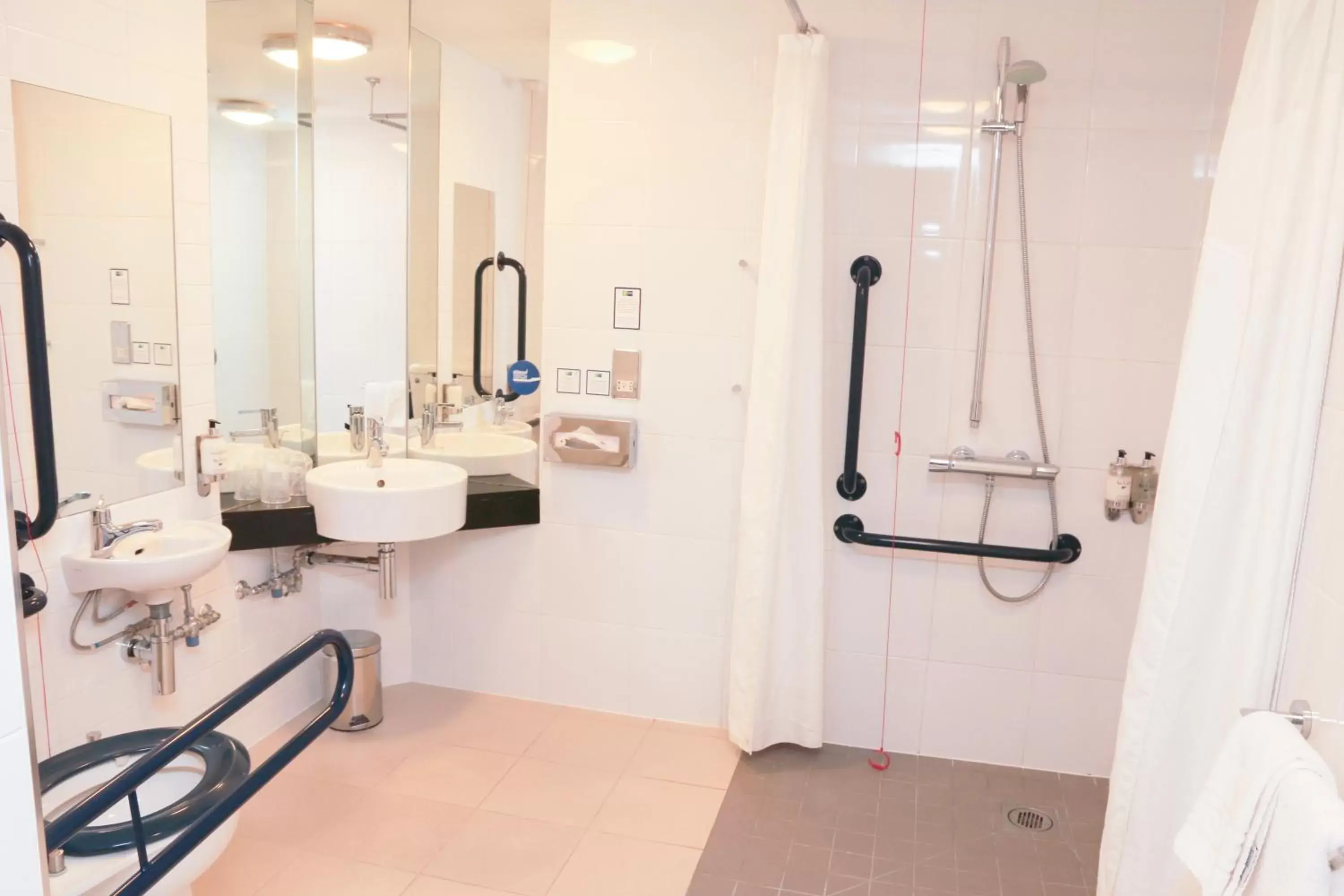Photo of the whole room, Bathroom in Holiday Inn Express London Heathrow T5, an IHG Hotel