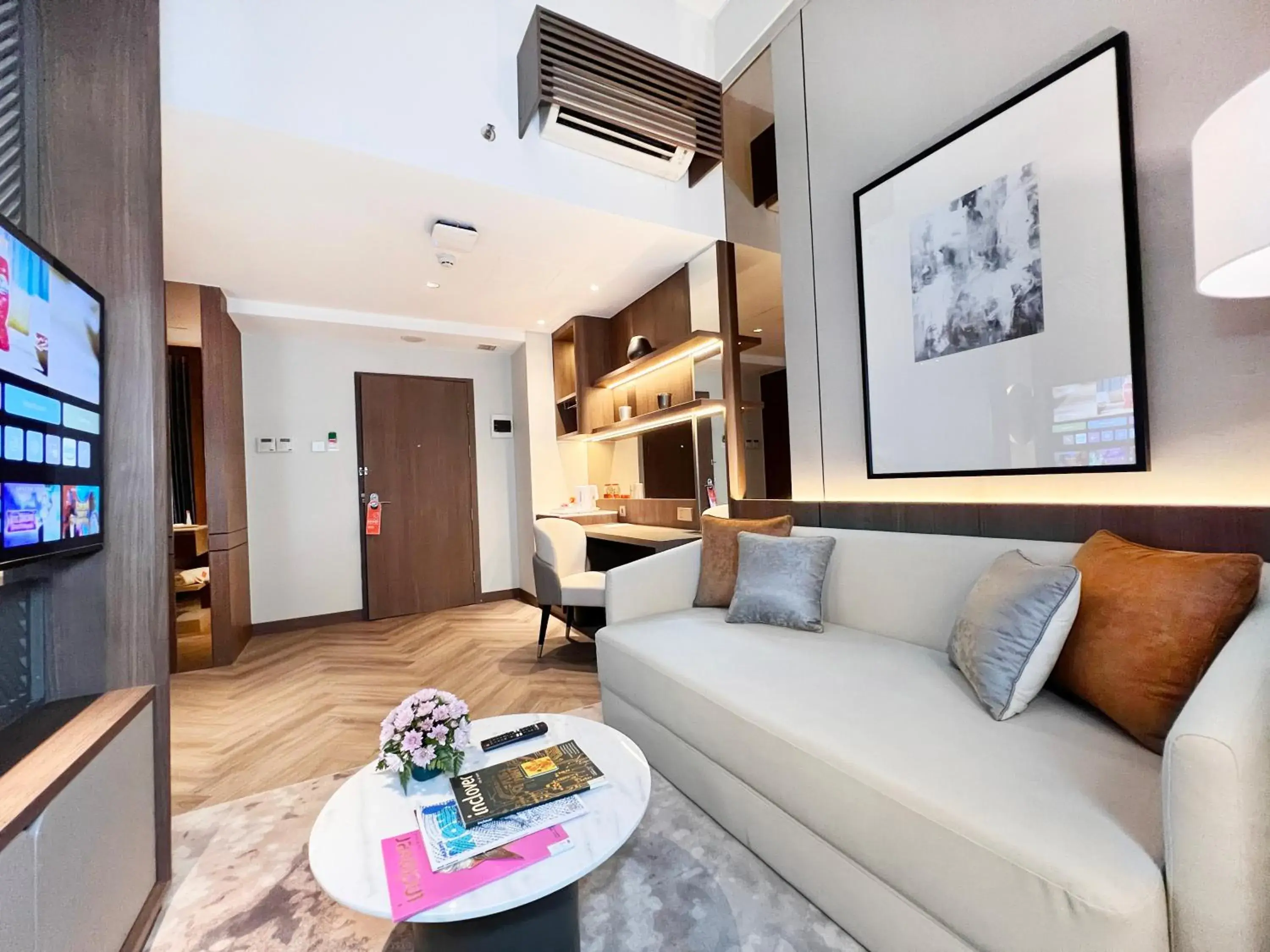 Living room in HARRIS Hotel & Conventions Gubeng Living room in HARRIS Hotel & Conventions Gubeng