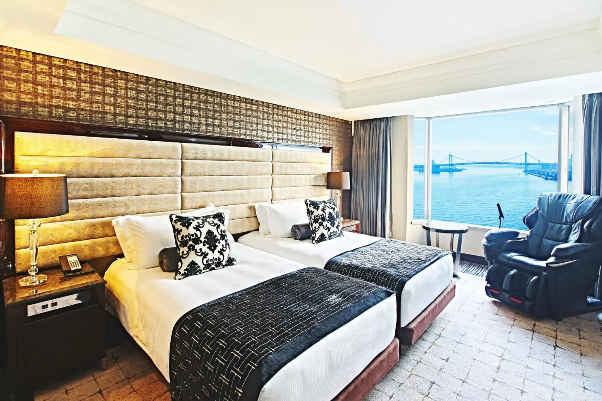 Photo of the whole room, Bed in InterContinental Tokyo Bay by IHG