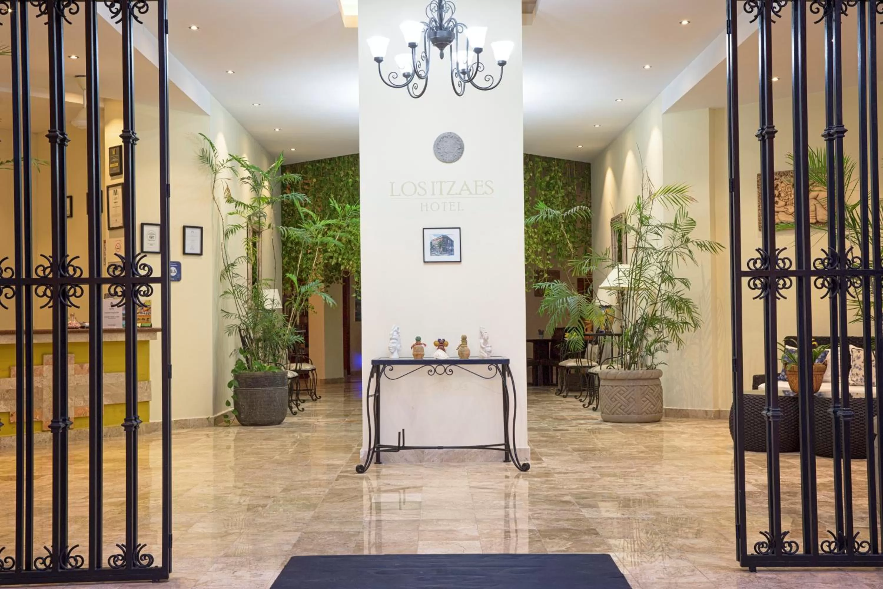 Lobby or reception in Hotel Los Itzaes by 5th av