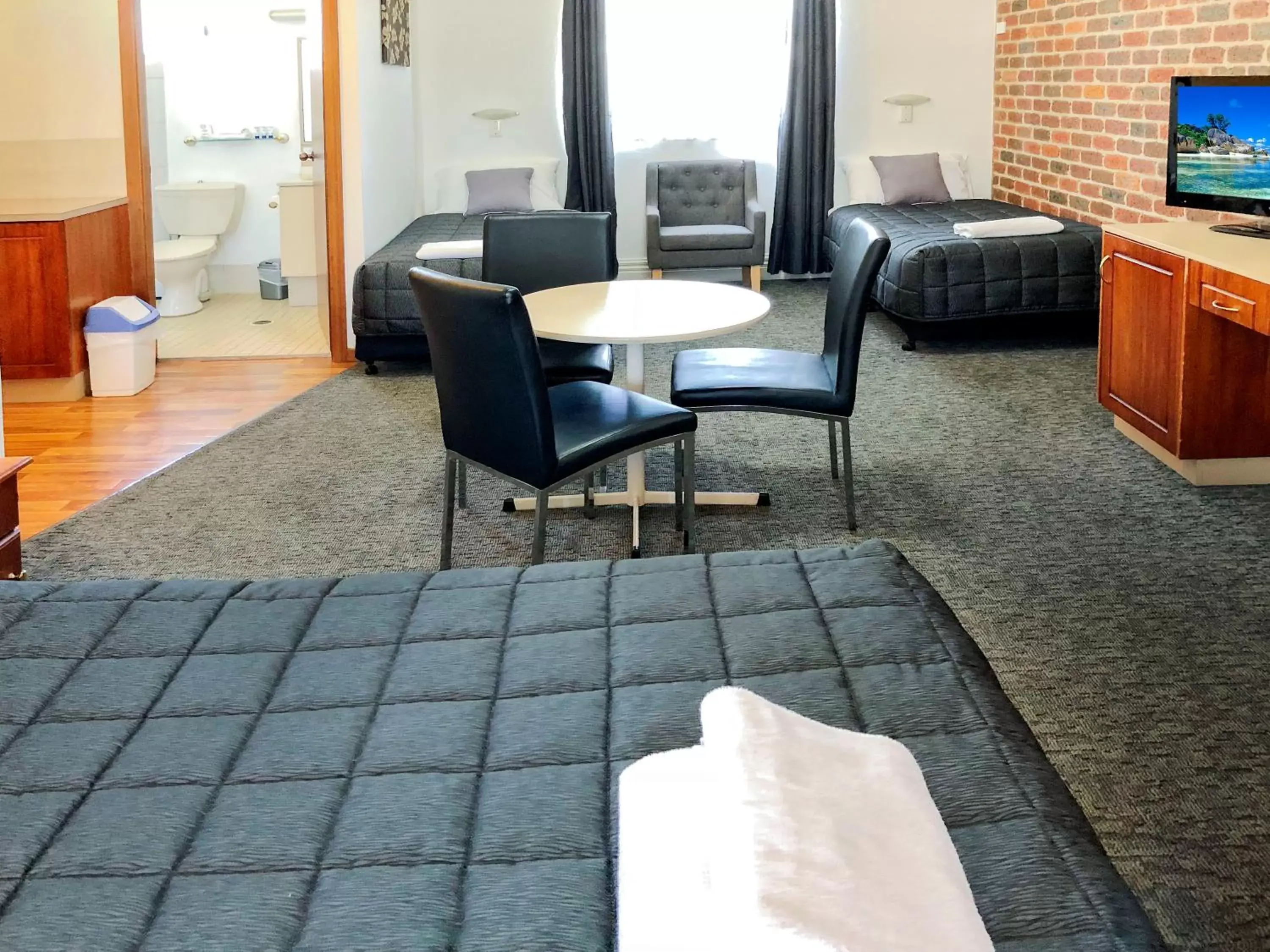 Living room, Seating Area in Leeton Heritage Motor Inn