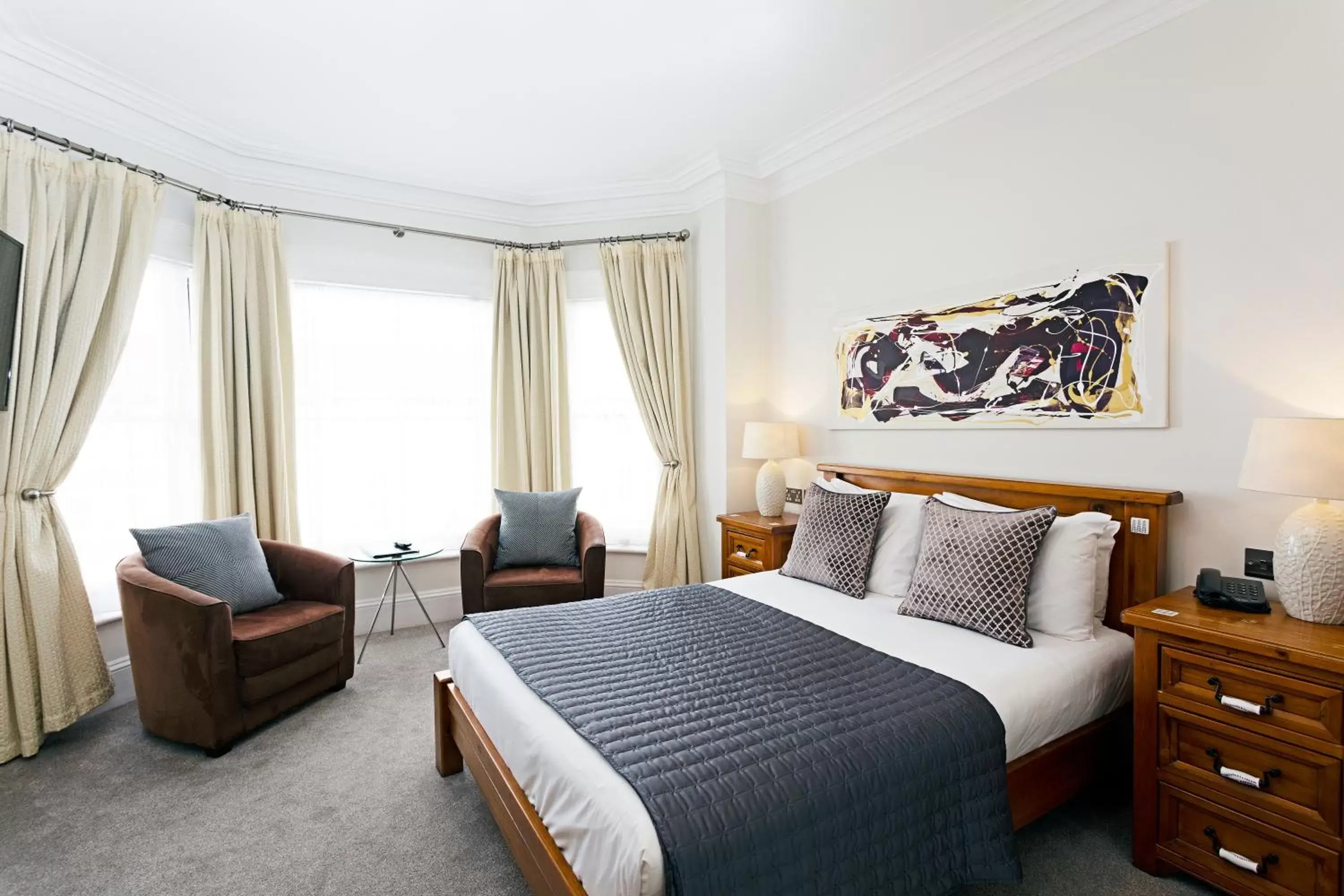 Photo of the whole room, Bed in Andover House Hotel & Restaurant - Adults only