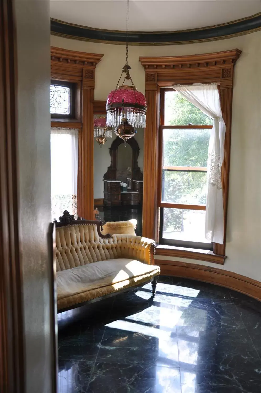 Seating area in Henderson Castle Inn