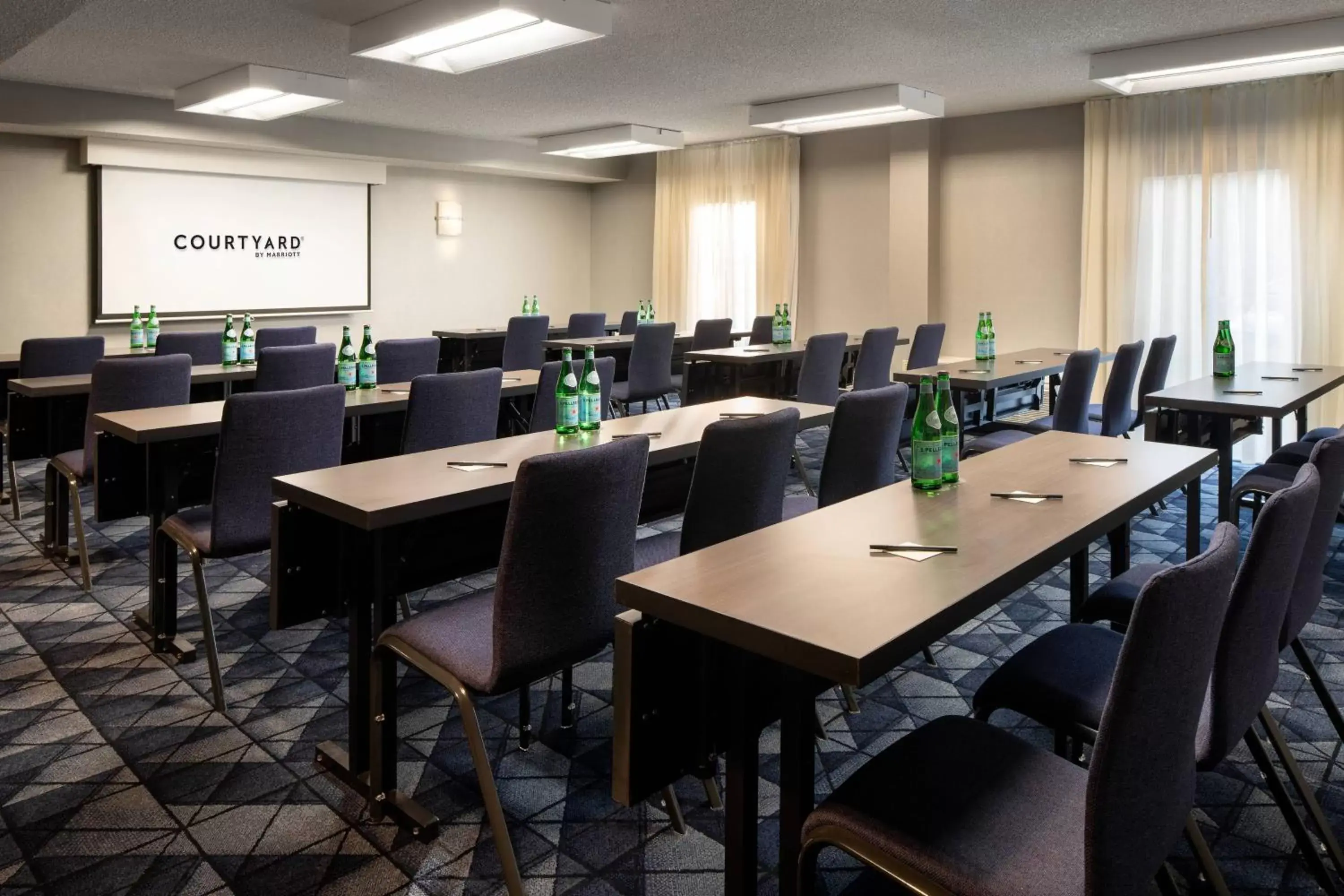 Meeting/conference room in Courtyard by Marriott Bakersfield