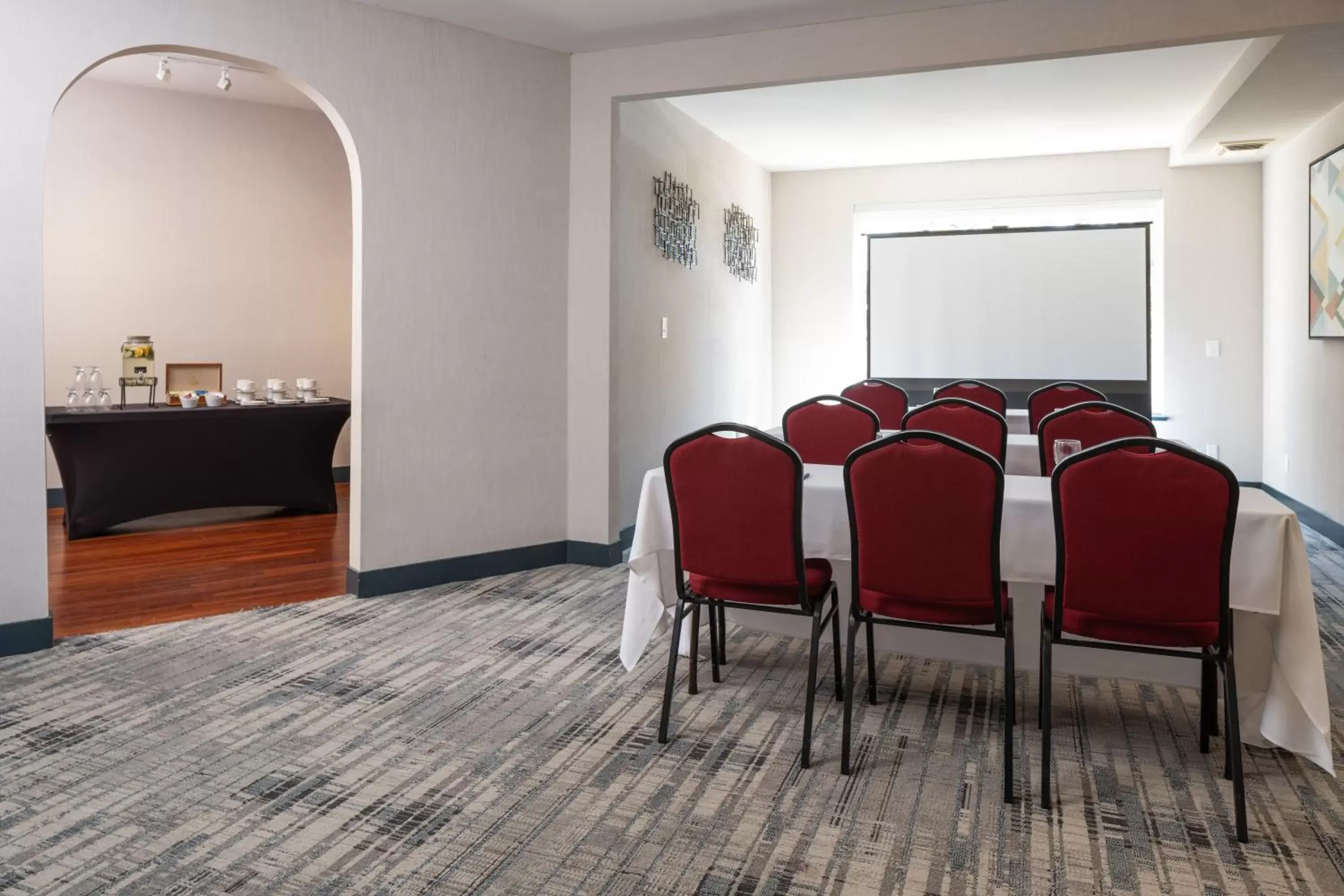 Meeting/conference room in Four Points by Sheraton Victoria Gateway