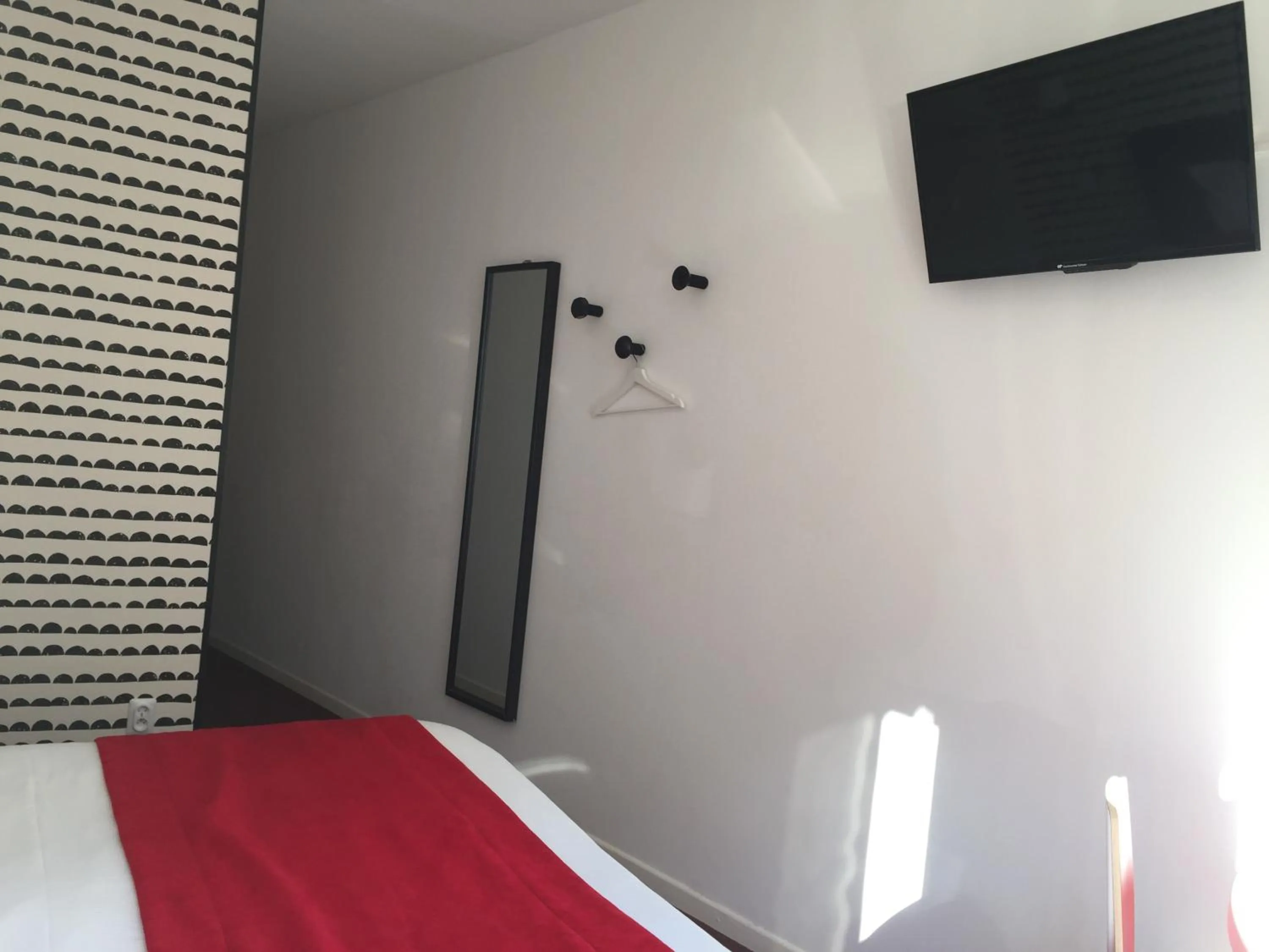 Photo of the whole room, Bed in Hôtel Concorde