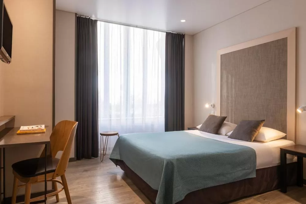 Bed in Central Hotel Paris