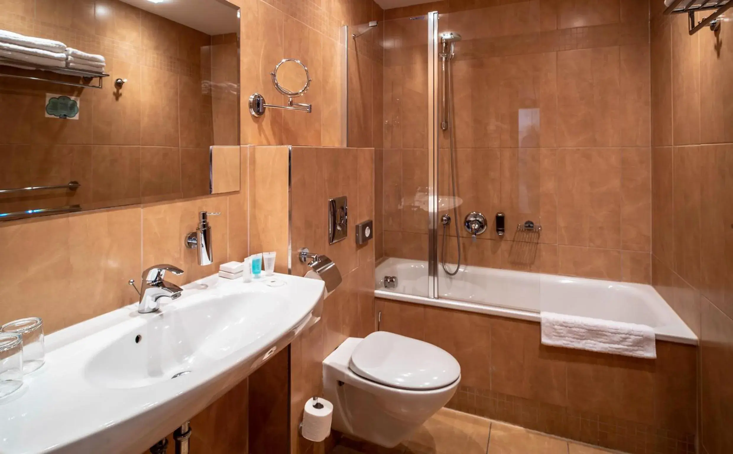 Shower, Bathroom in EA Hotel Sonata