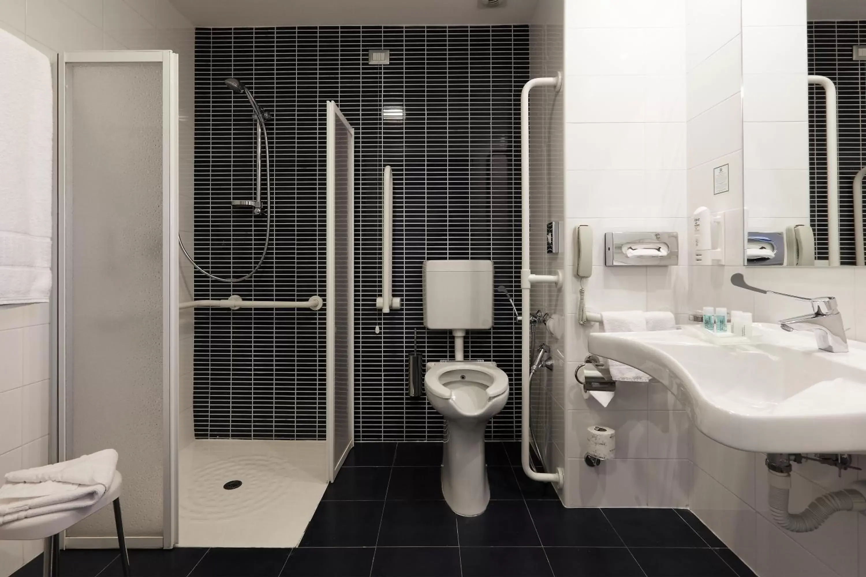 Bathroom in Holiday Inn Milan Nord Zara, an IHG Hotel