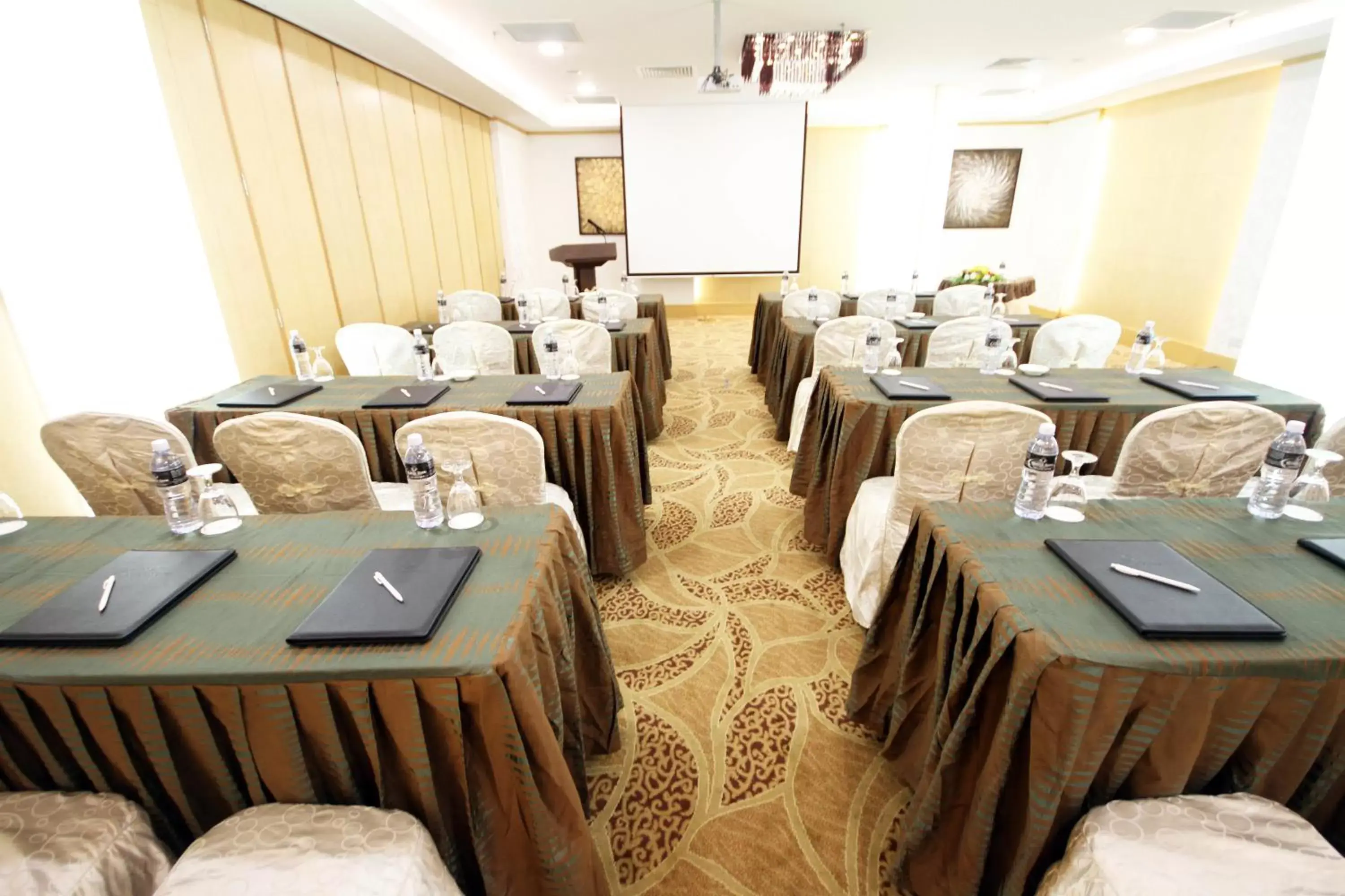 Meeting/conference room in Badi'ah Hotel