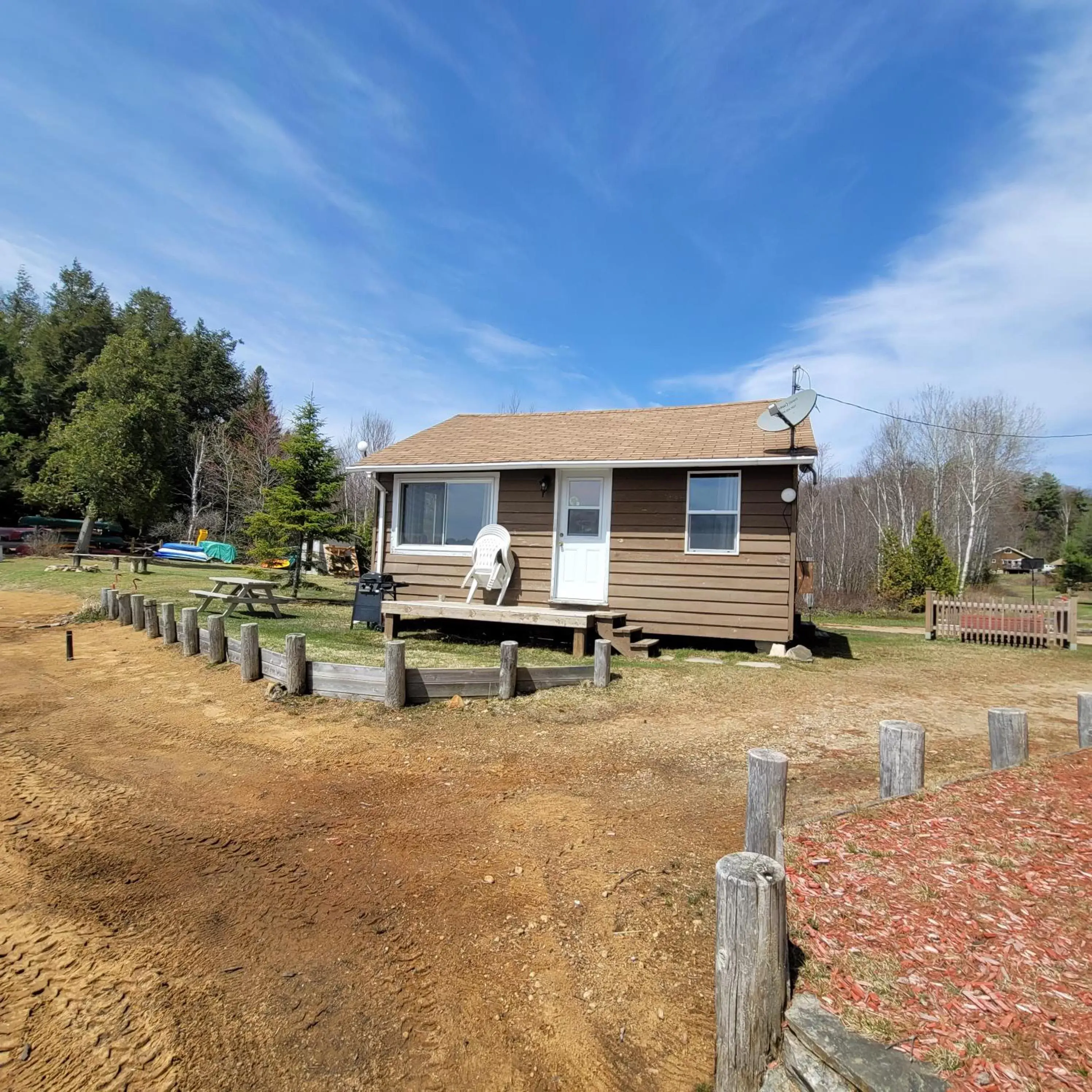 Property Building in Parkway Cottage Resort and Trading Post