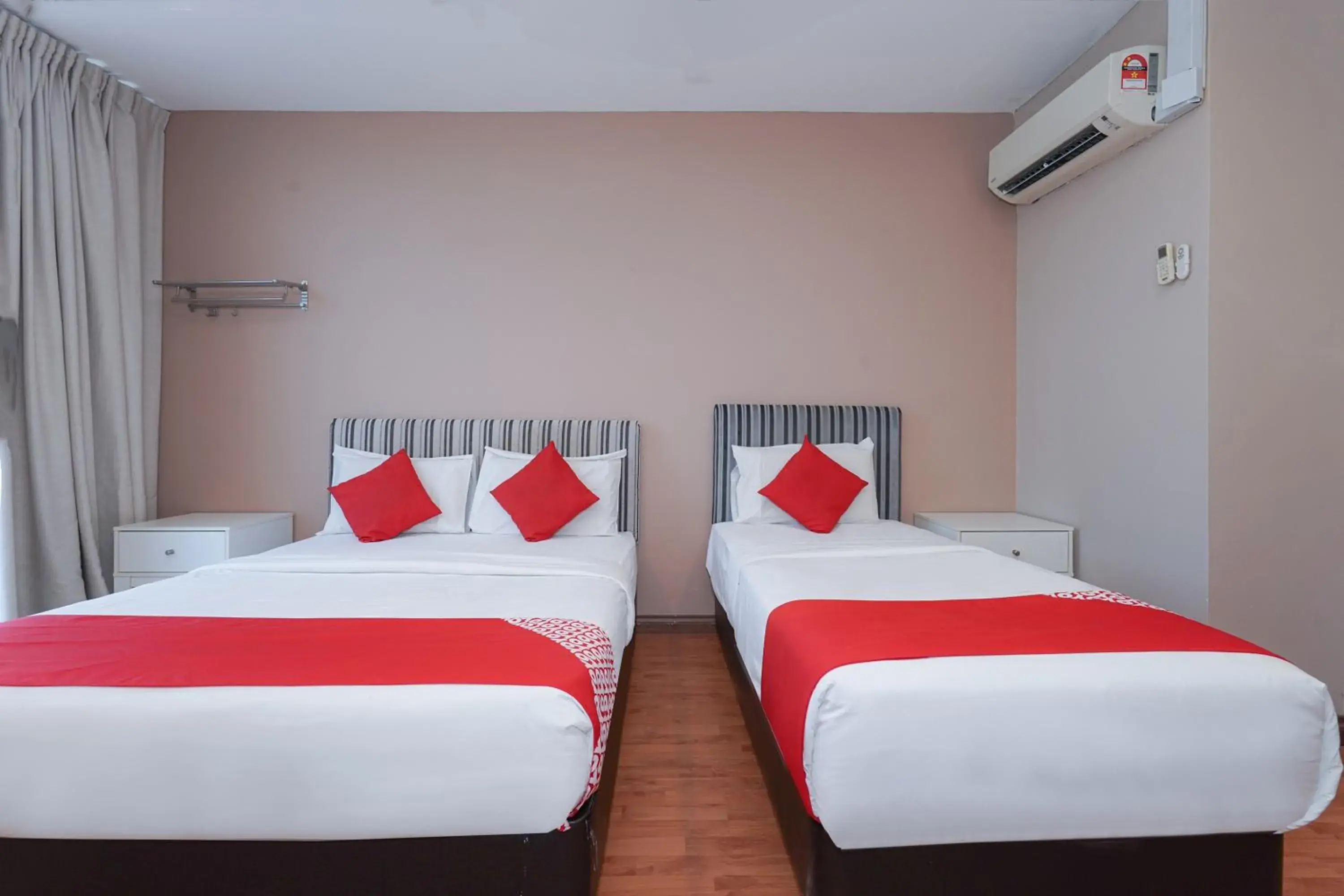 Bedroom, Bed in OYO 90100 Bangi Gateway Hotel