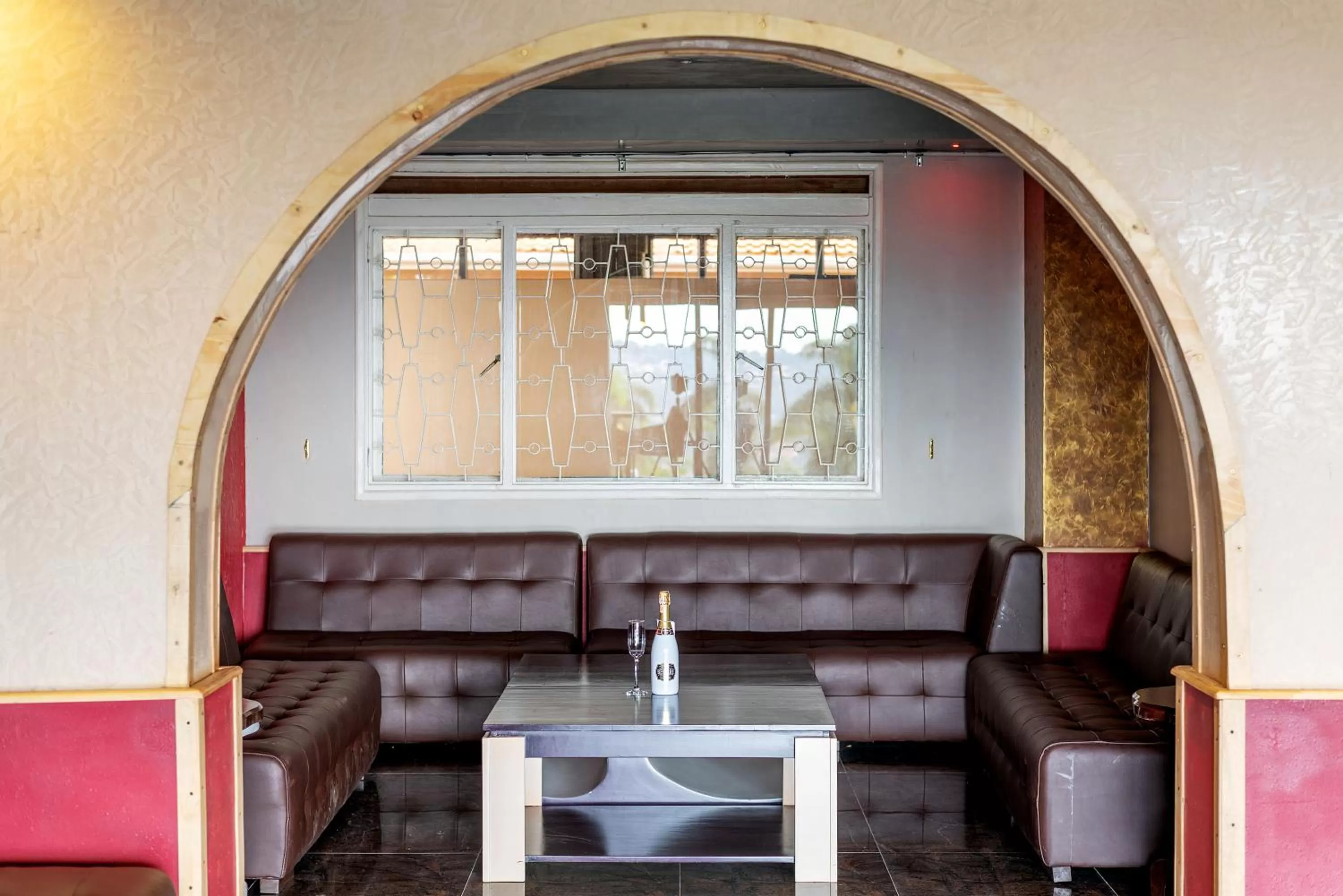 Restaurant/places to eat in Afro Park Hotel