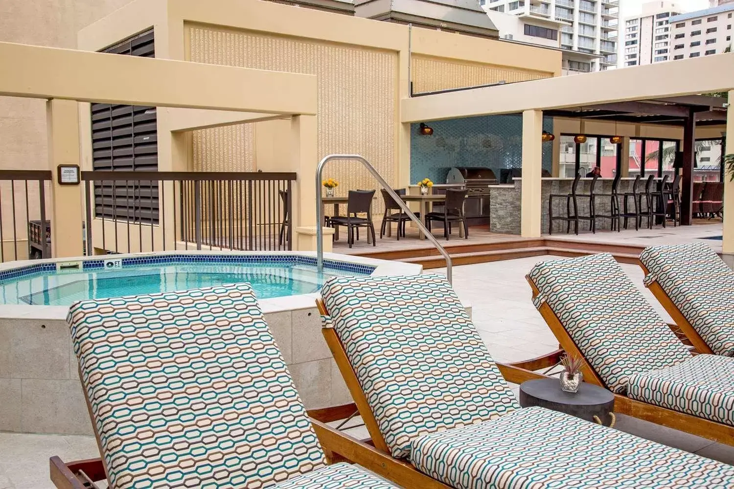 Hot Tub, Swimming Pool in Aston Waikiki Beach Tower